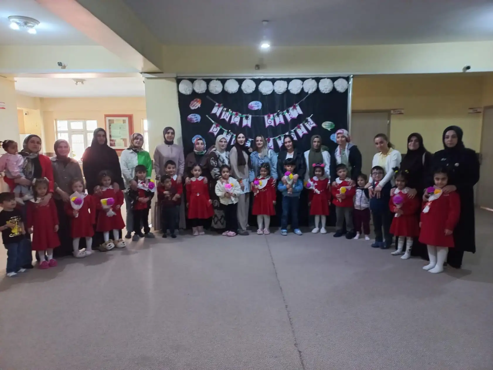 Doğubayazıt Aile Destek Merkezi anneler günü için özel program düzenledi