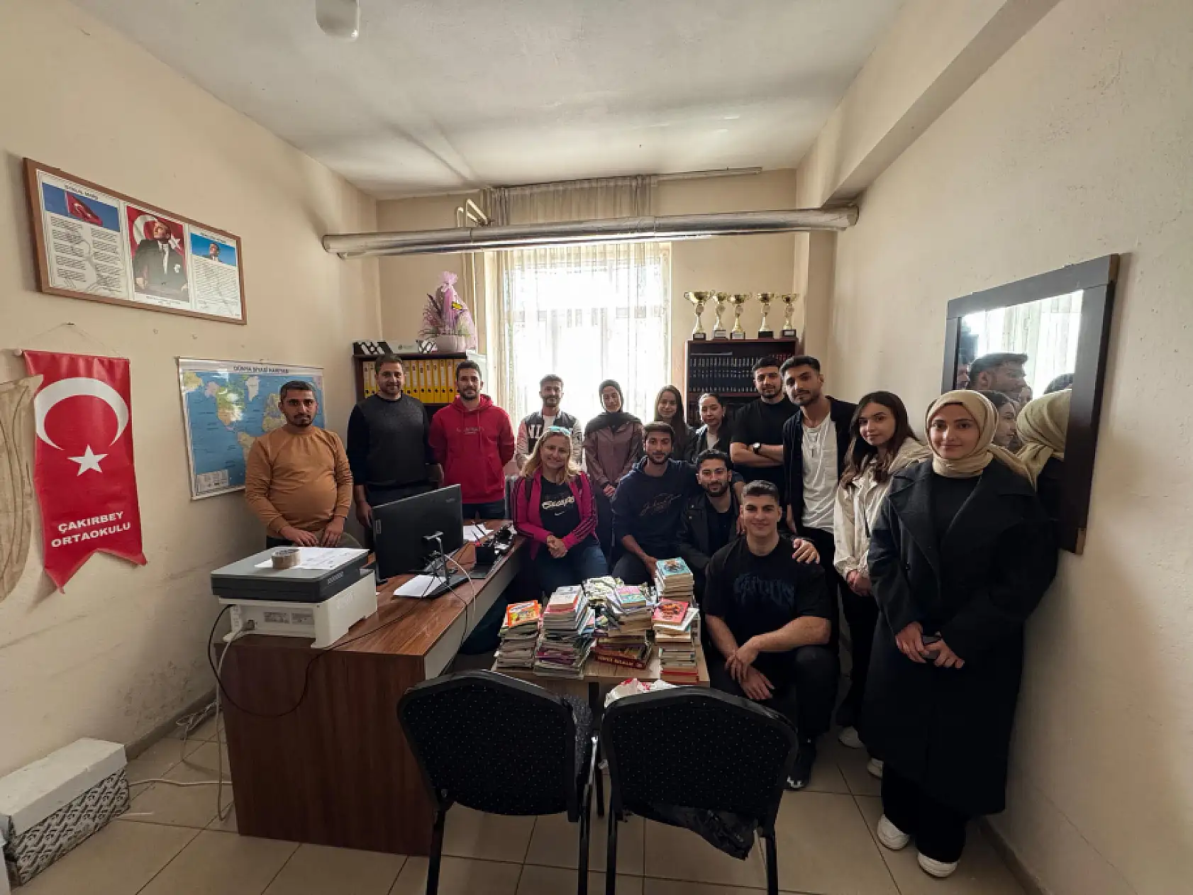 Kitaplarla kurulan köprüde ilk adımı Patnos'ta gençler attı