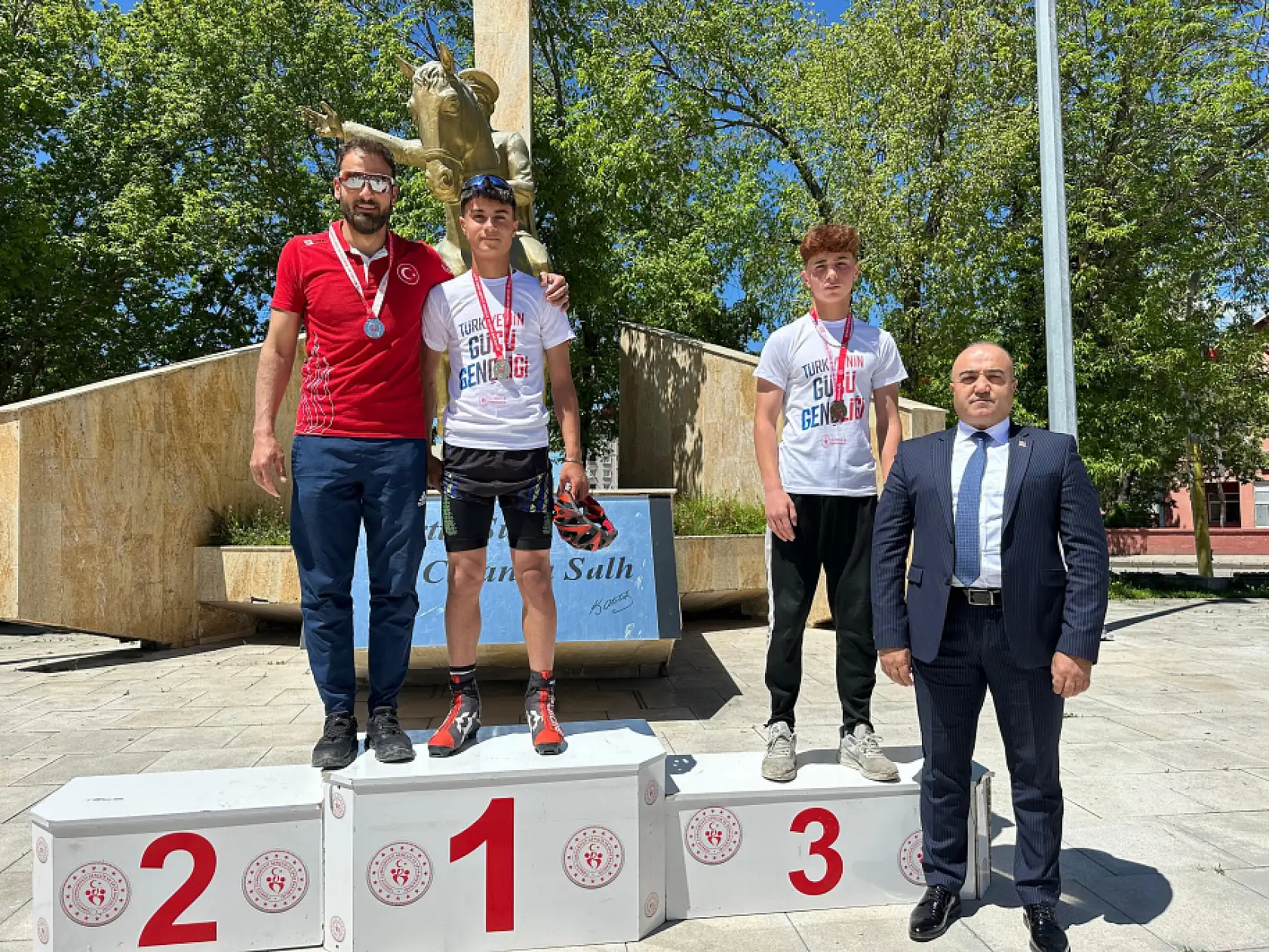 Ağrı'da madalyalar sahiplerini buldu kazanan gençlik oldu