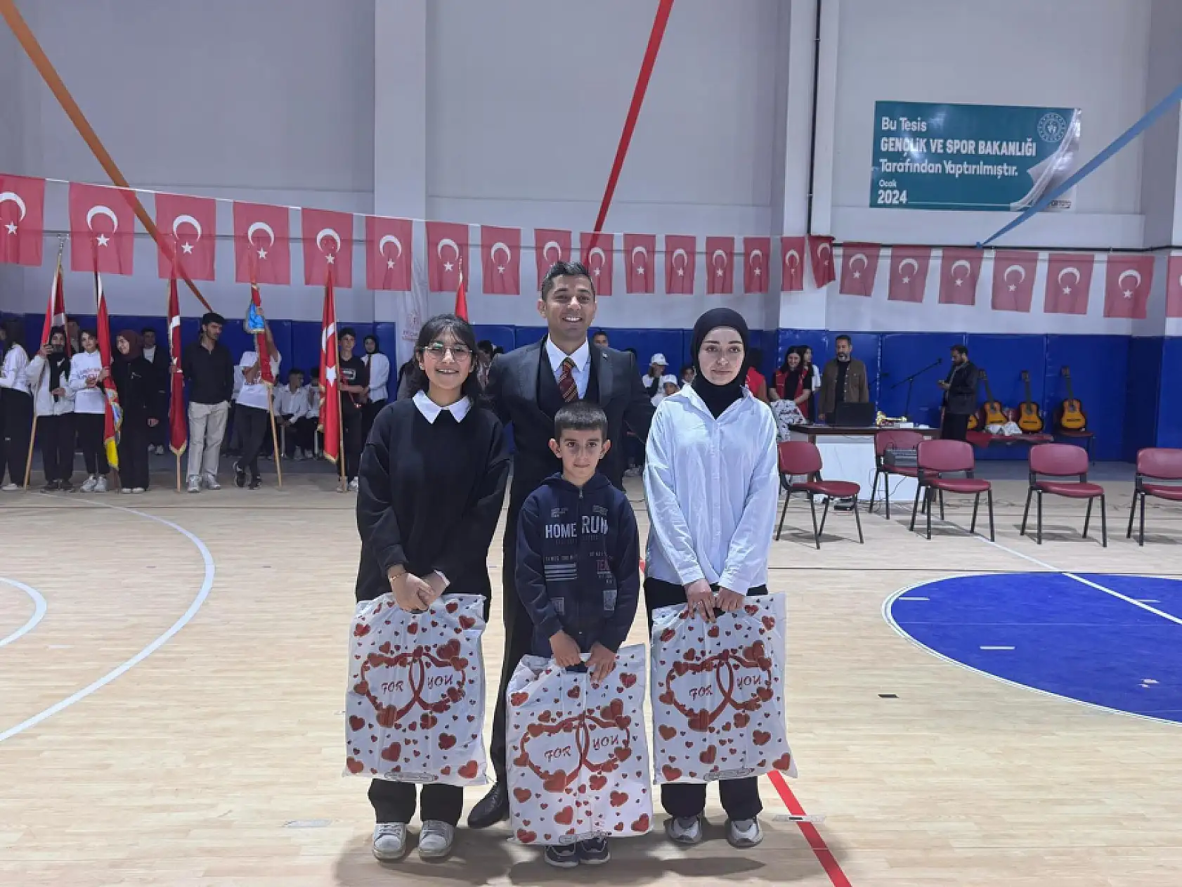 Hamur'da gençlik haftası renkli etkinliklerle tamamlandı