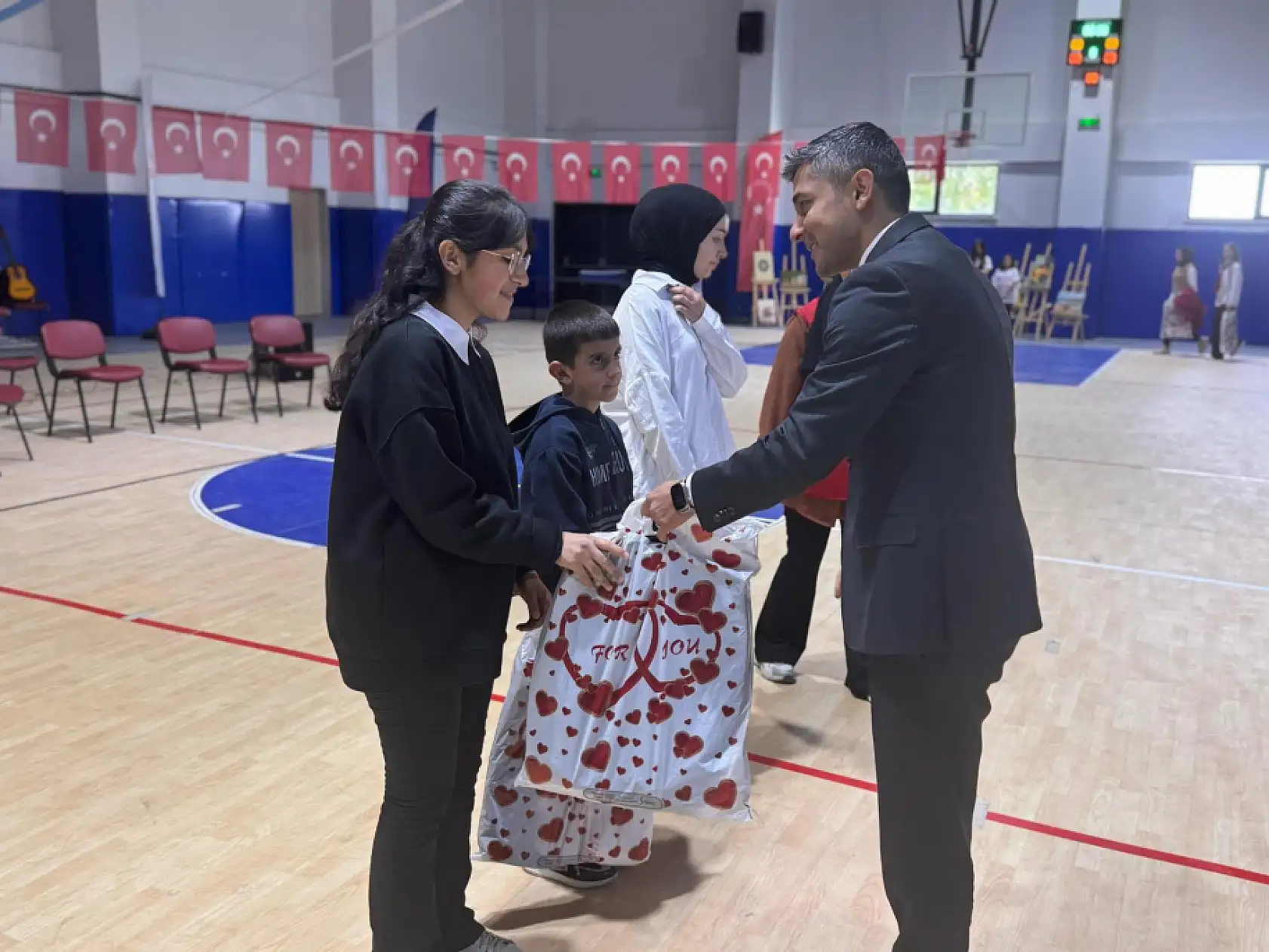 Hamur'da gençlik haftası renkli etkinliklerle tamamlandı