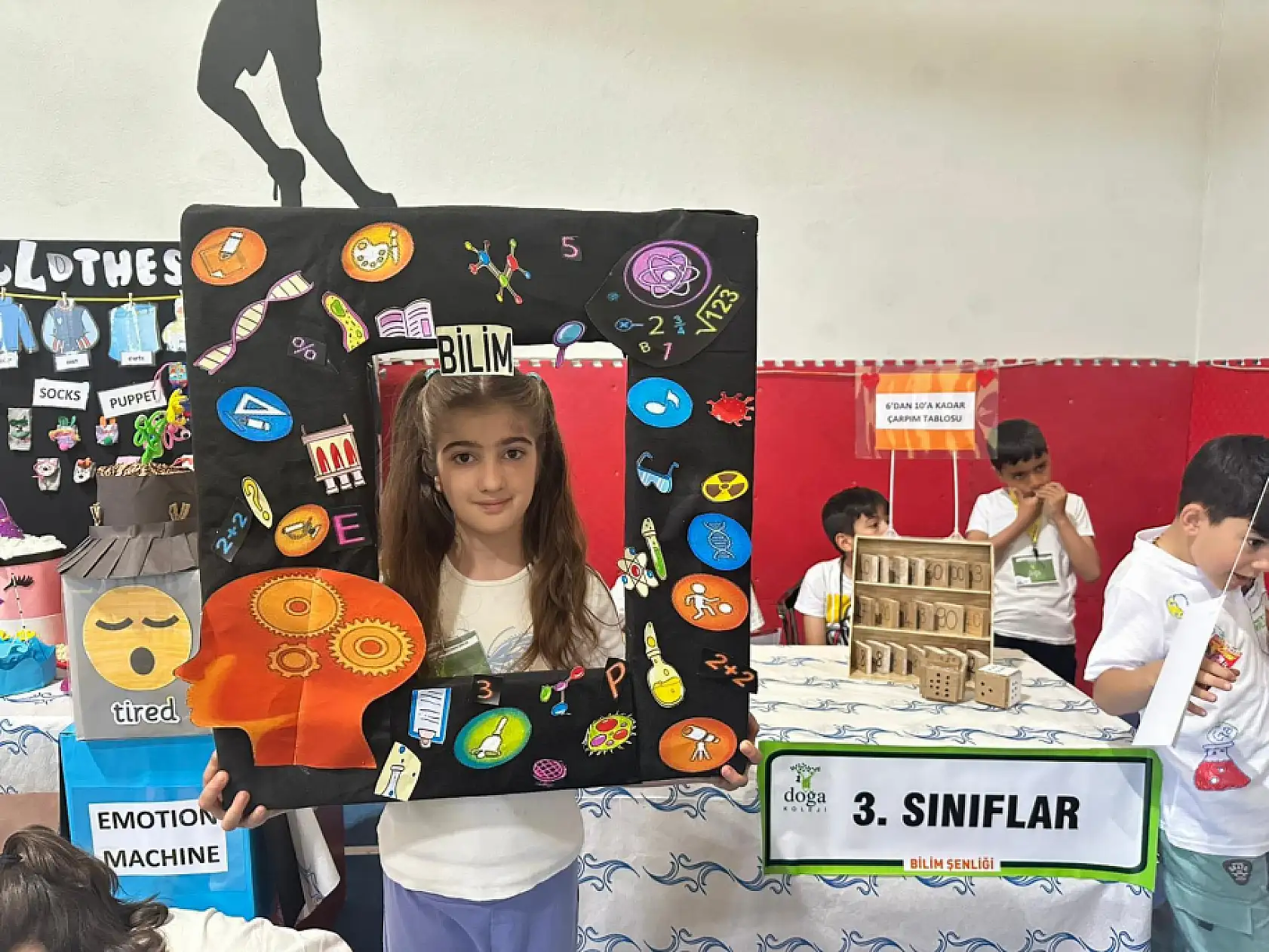 Ağrı Doğa Koleji'nde bilimsel projeler ve yardım eli aynı çatıda buluştu