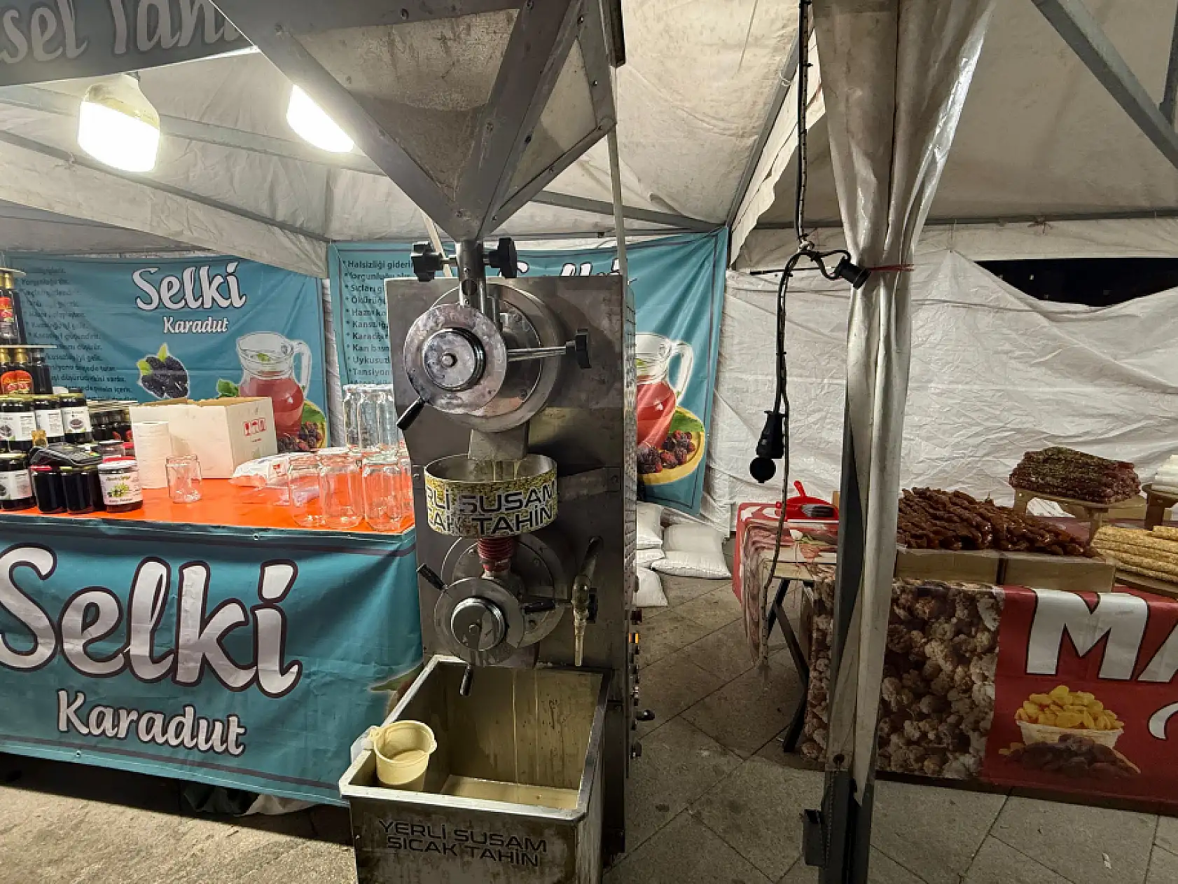 Rengarenk tatlar buluştu Ağrı'da yöresel ürünler ilgi odağı oldu
