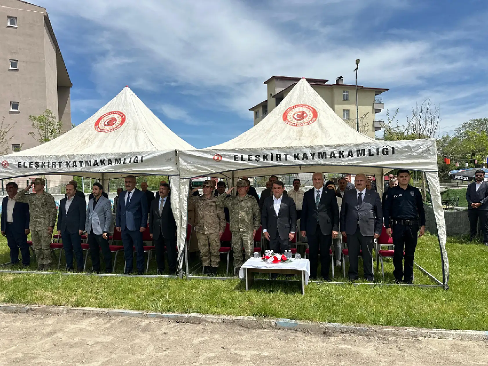 Eleşkirt'te halk eğitim kursiyerleri emeklerini sergiledi