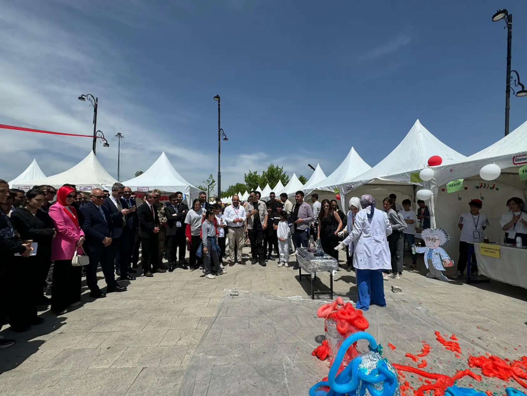 Ağrı Doğa Koleji öğrencileri bilimi sokağa taşıdı