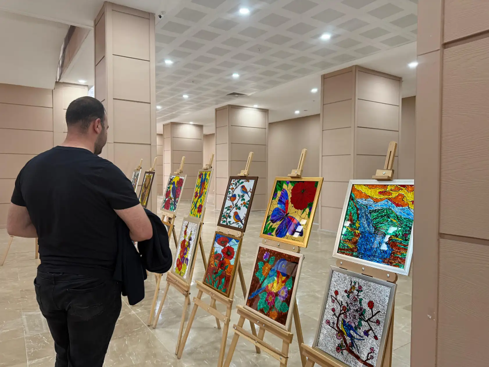 Ağrı'da öğrencilerden hayran bırakan mezuniyet sergisi