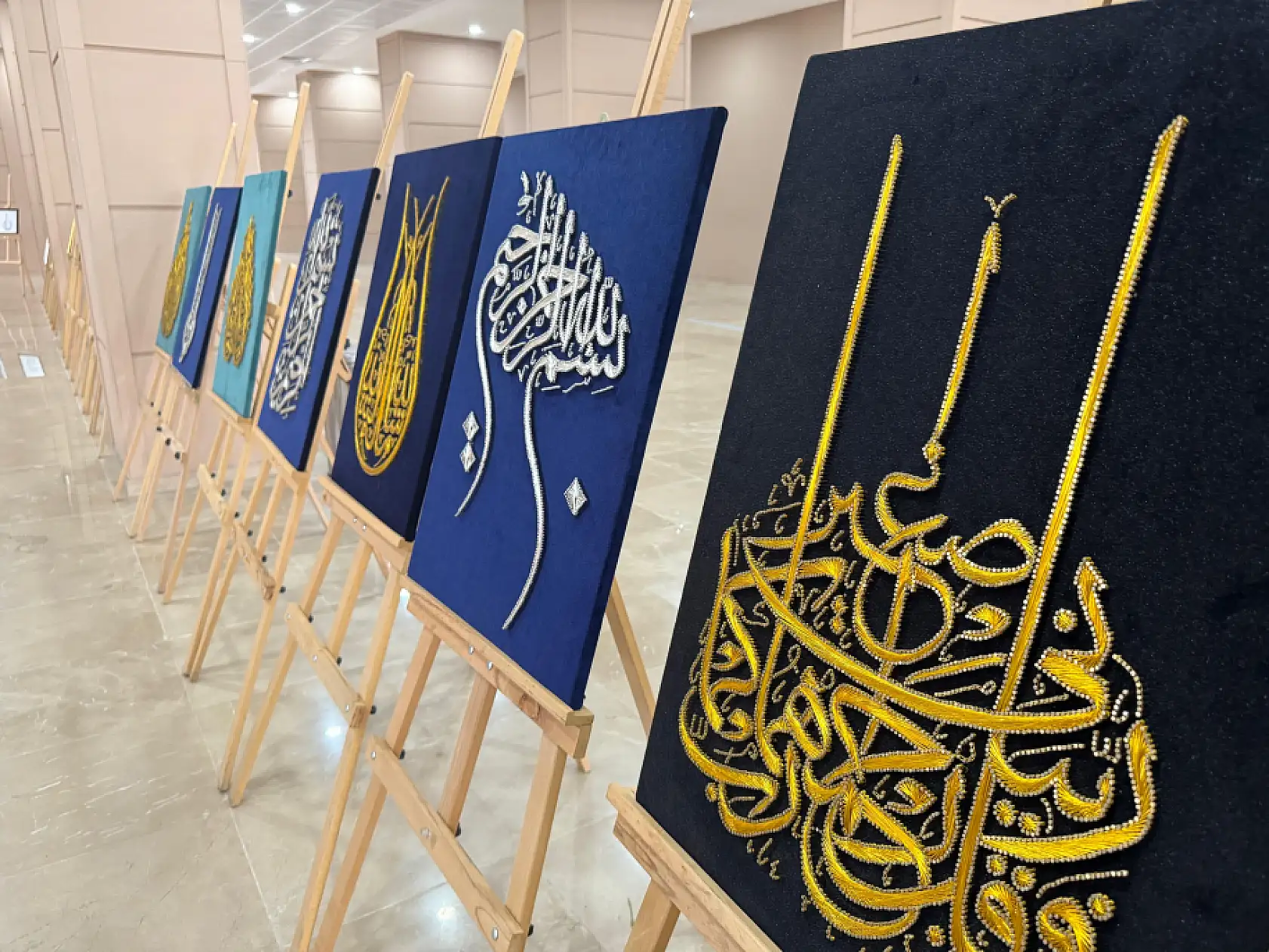 Ağrı'da öğrencilerden hayran bırakan mezuniyet sergisi