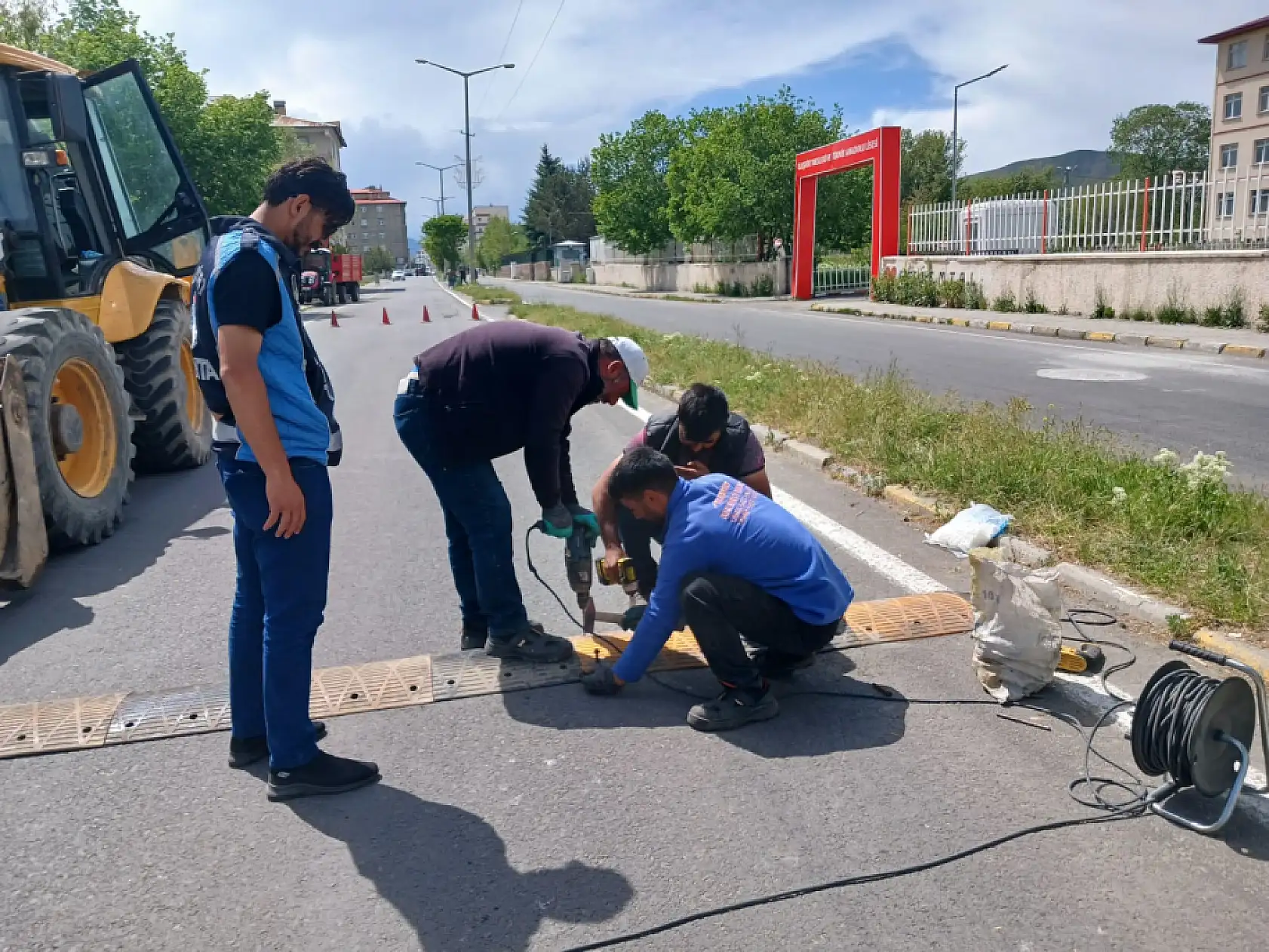 Eleşkirt'te okulların önüne hız kesiciler yerleştirildi