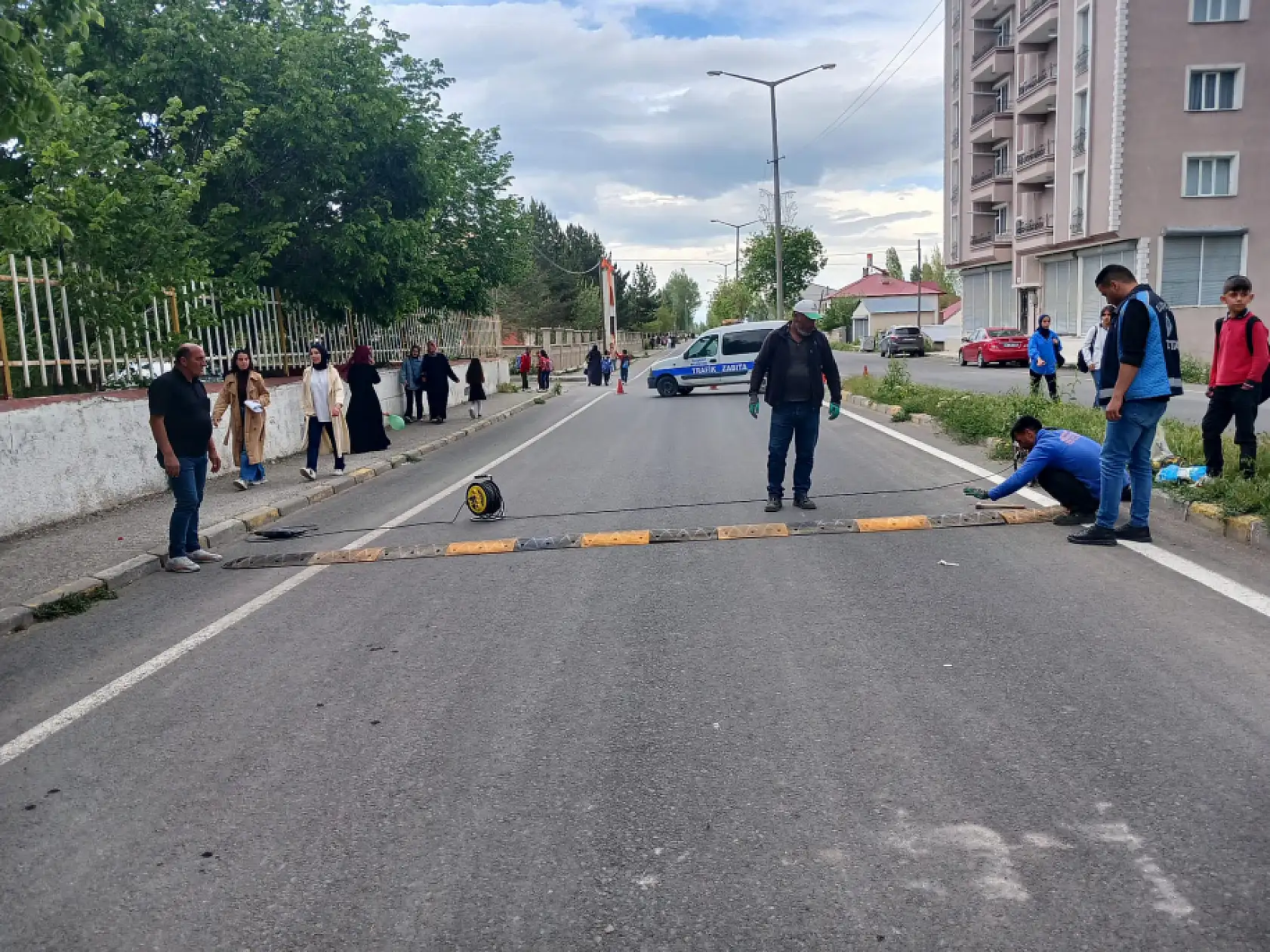 Eleşkirt'te okulların önüne hız kesiciler yerleştirildi