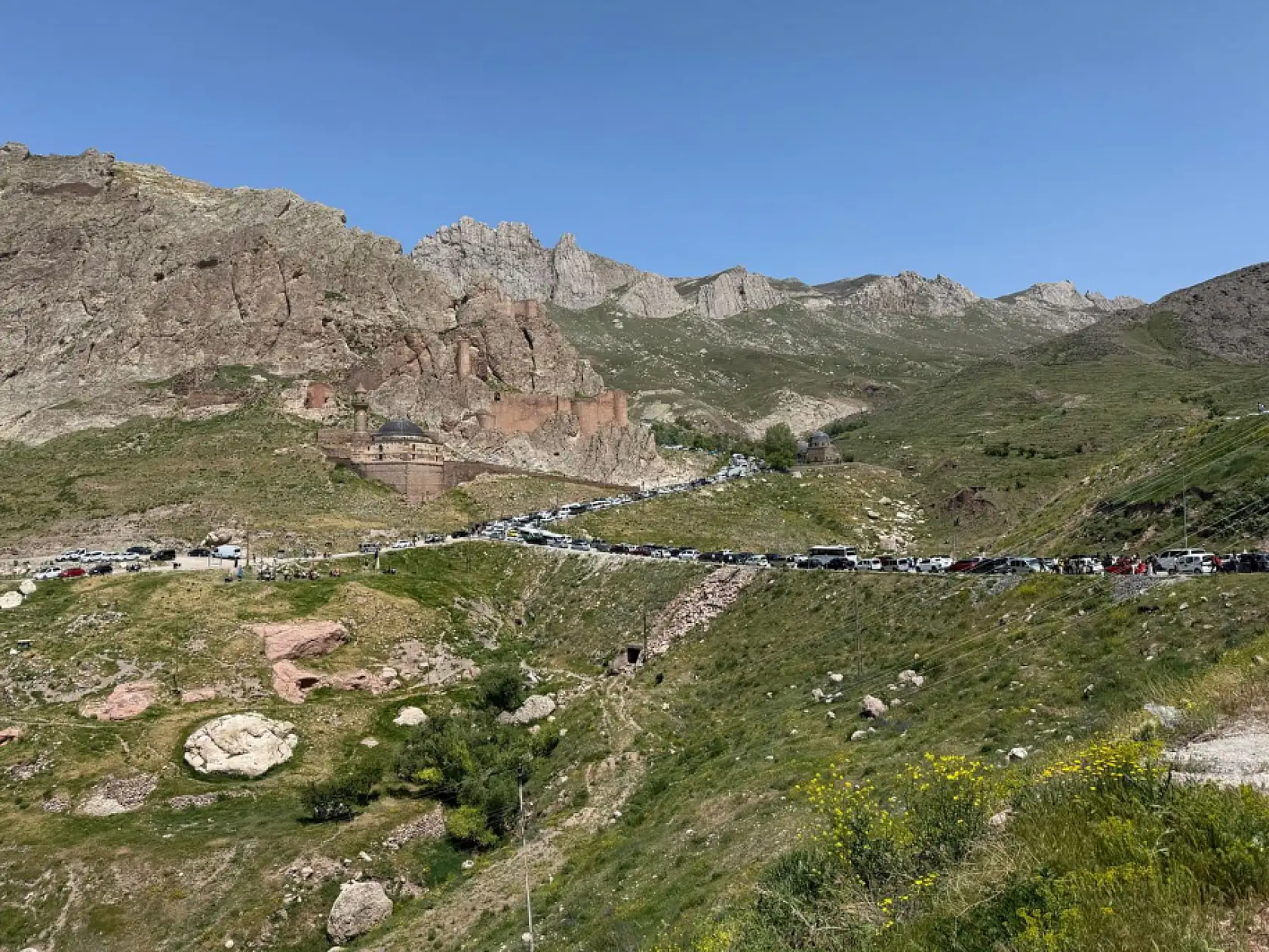 İshak Paşa Sarayı'nda trafik kuyruğu: Doğu'nun incisi yine ilgi odağı oldu