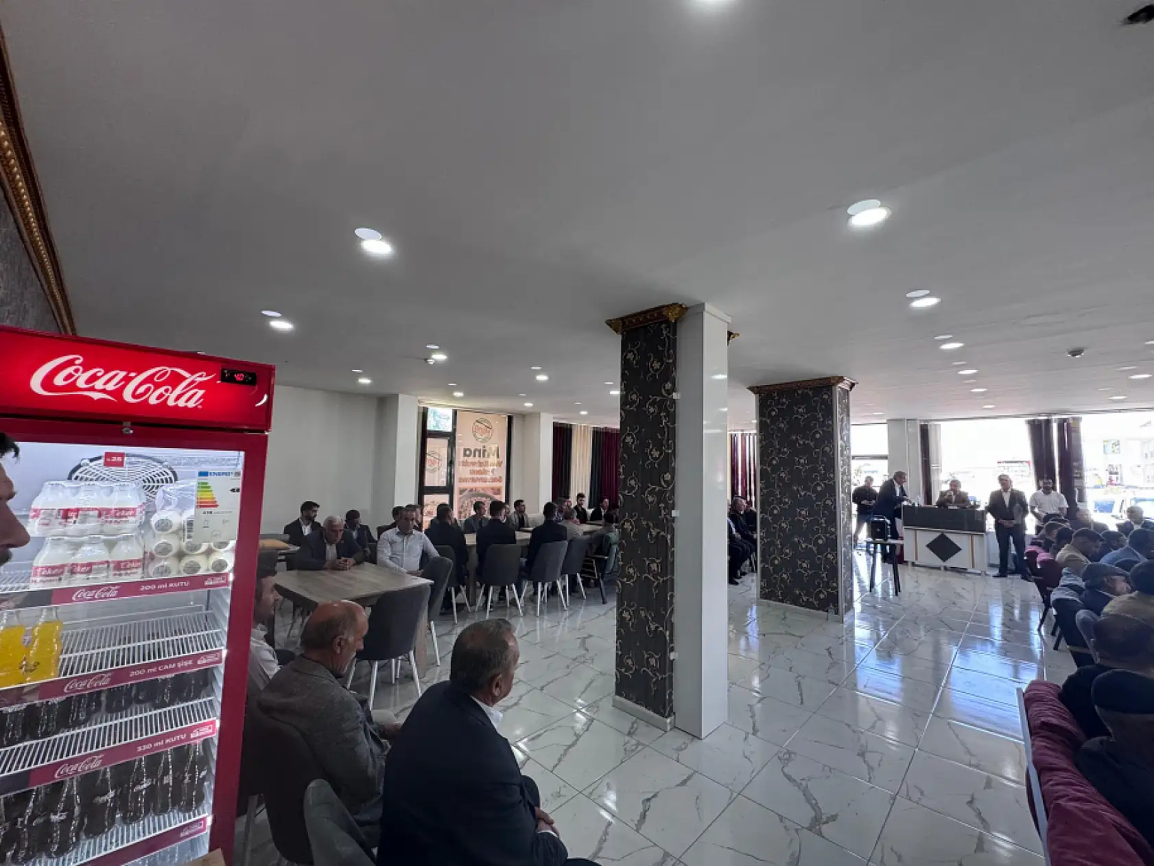 İki yıllık düşmanlık barışla bitti: Patnos'ta aileler sarılarak helalleşti
