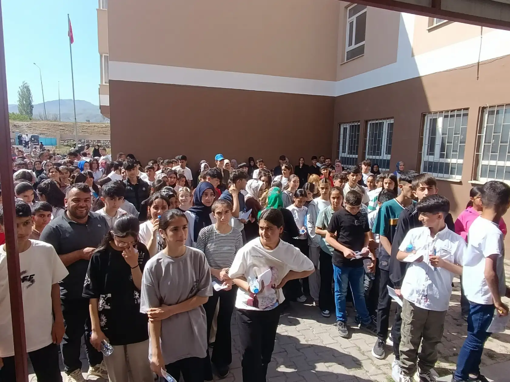 Doğubayazıt'ta LGS sınavı heyecanla başladı
