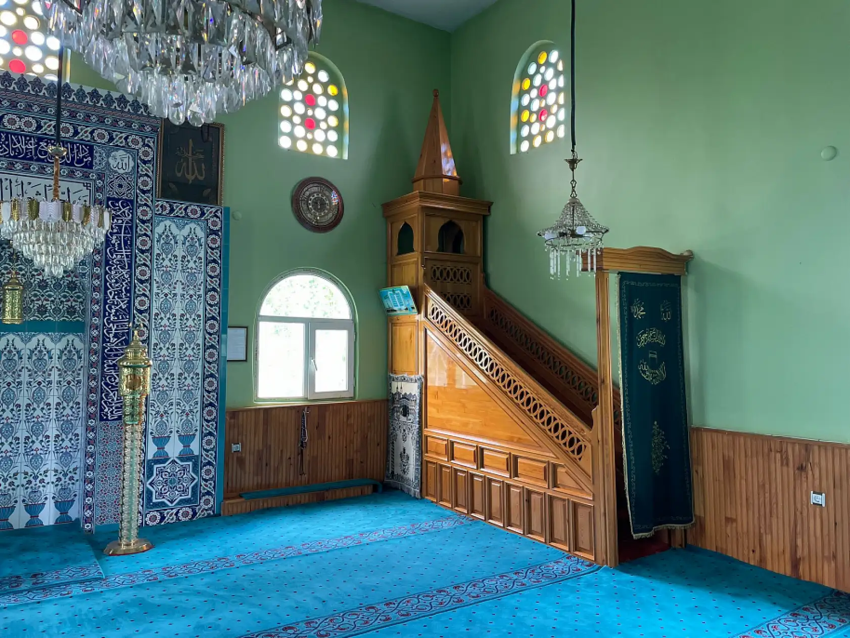 Ağrı'nın Özveren Köy'ünde cami cemaati kendi arasında imamlık yapıyor