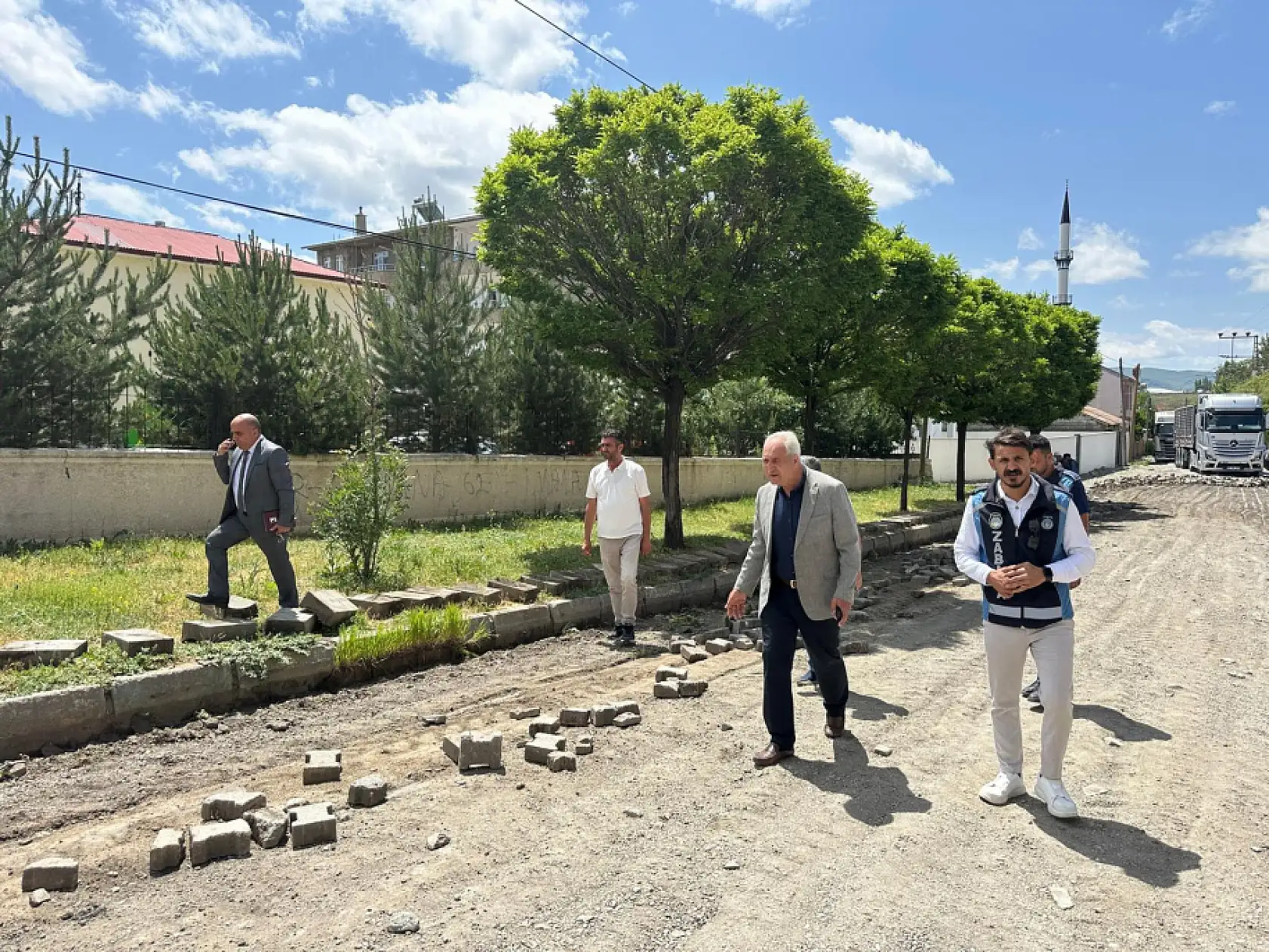 Eleşkirt'te mahalle yolları yenileniyor