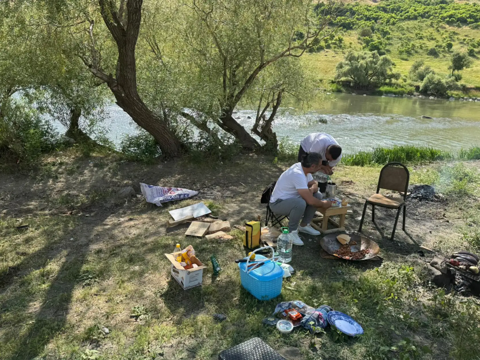 Ağrılılar sıcak havayı fırsat bilip pikniğe koştu