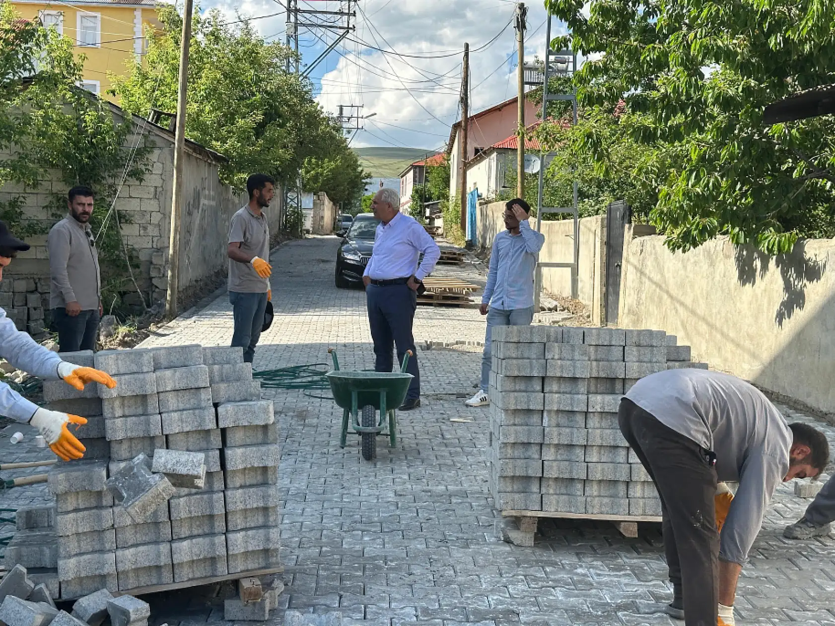 Eleşkirt Müftüselim Mahallesi'nin sokakları yenileniyor