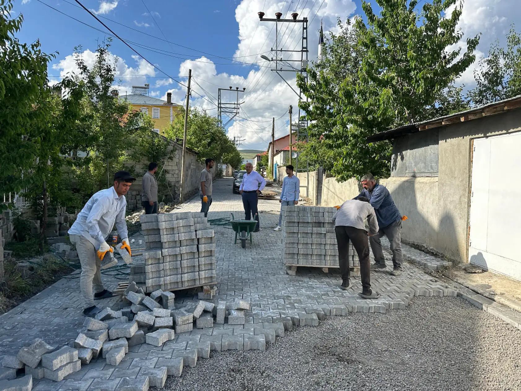 Eleşkirt Müftüselim Mahallesi'nin sokakları yenileniyor