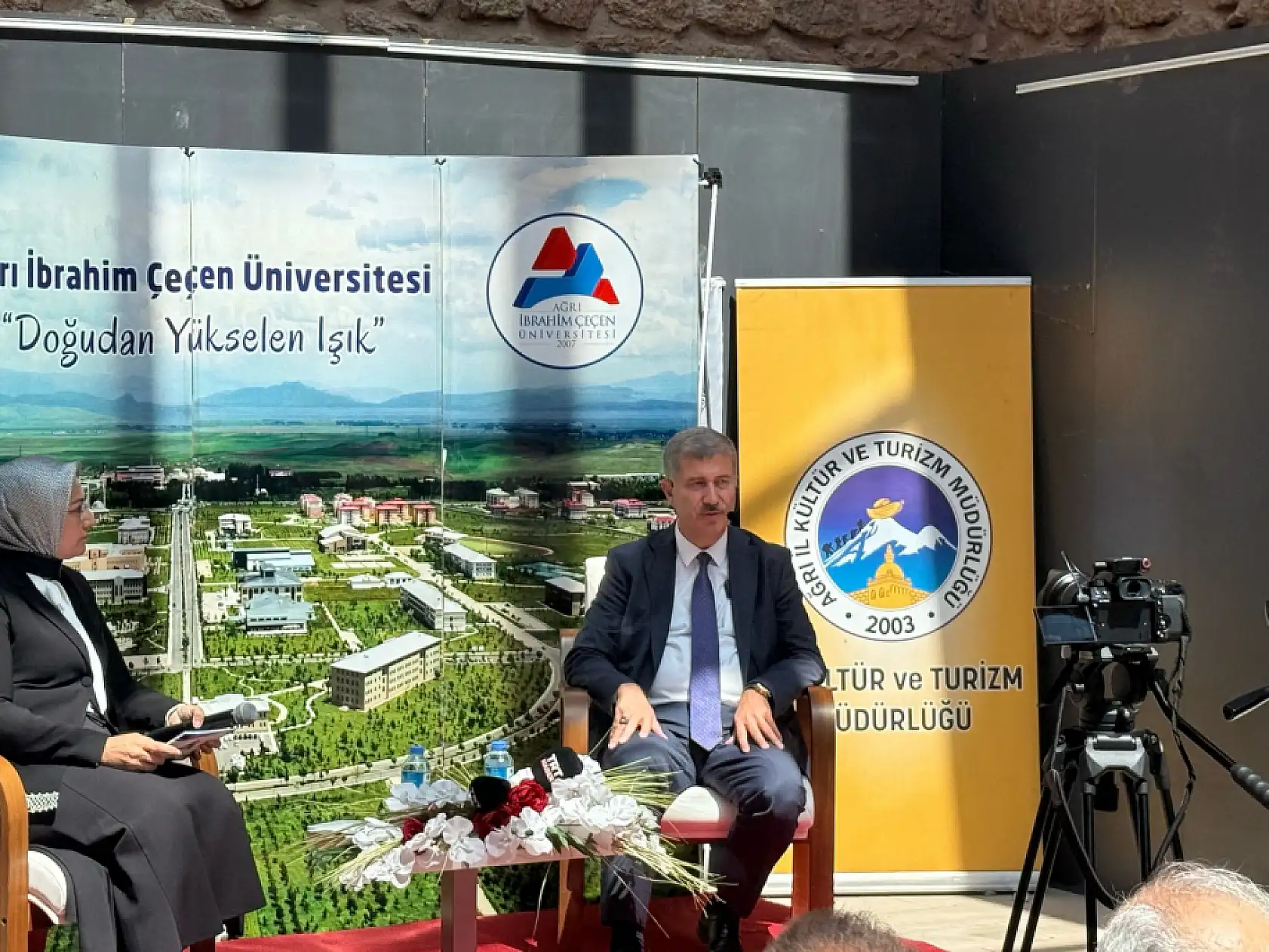 Ağrı'da tarihi sarayda stres ve antioksidanlar masaya yatırıldı