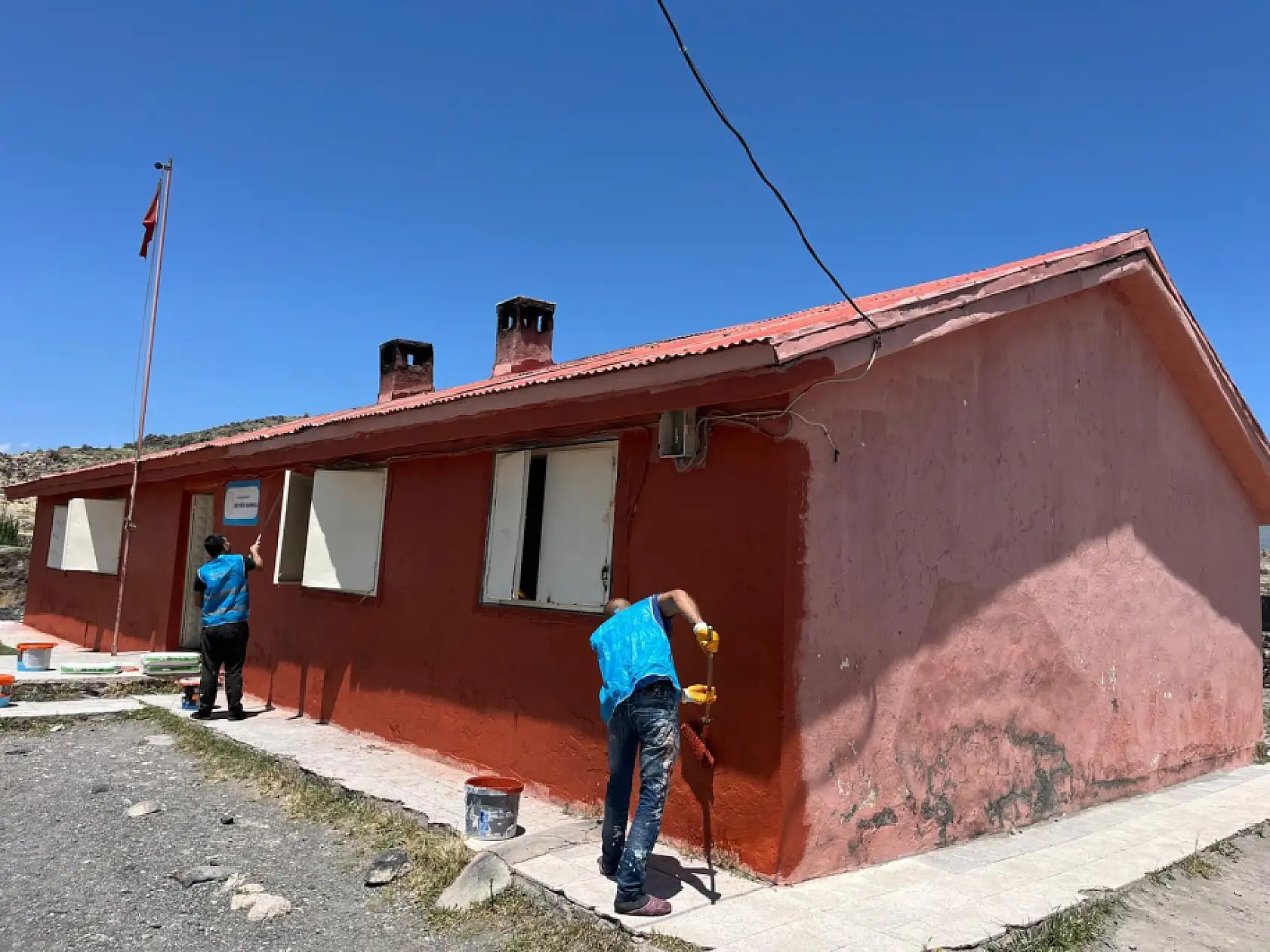 Doğubayazıt'ta kamu yararına örnek proje: Yükümlüler okul yeniliyor