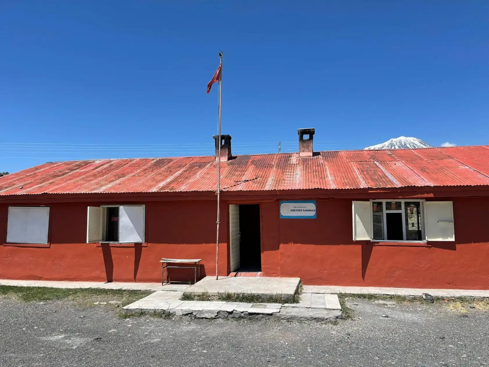 Doğubayazıt'ta kamu yararına örnek proje: Yükümlüler okul yeniliyor