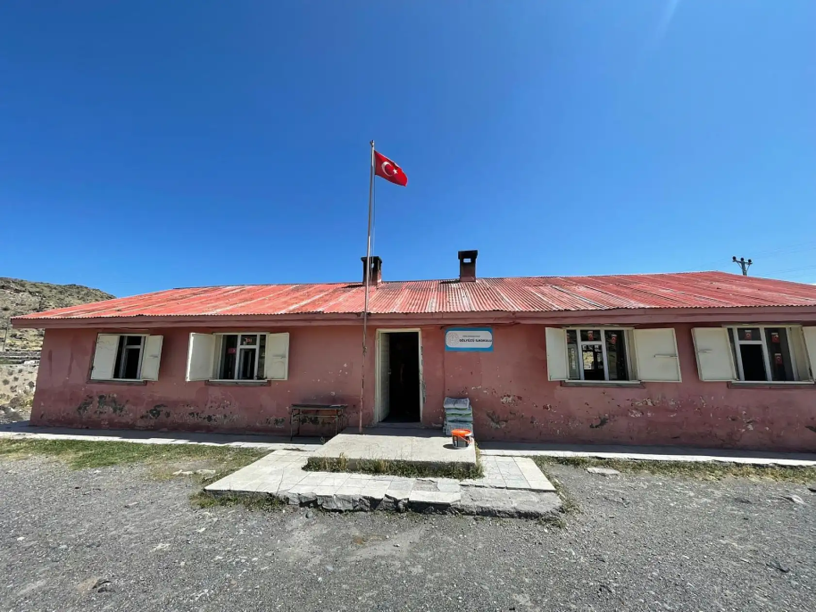 Doğubayazıt'ta kamu yararına örnek proje: Yükümlüler okul yeniliyor