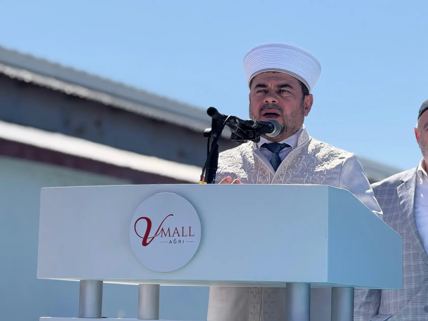 Ağrı'da alışveriş ve sosyal yaşamın kalbi olacak projenin temeli atıldı!