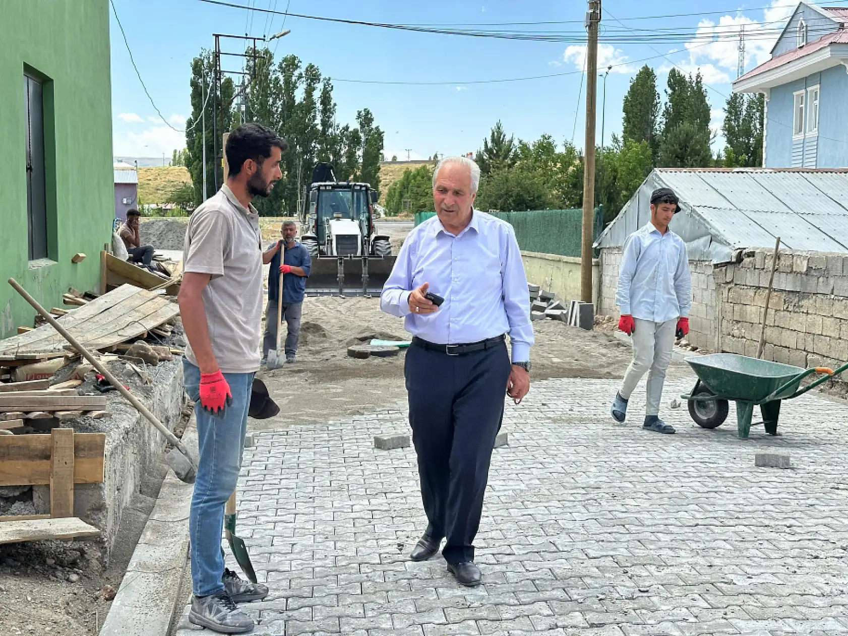 Eleşkirt'te yol çalışmaları sürüyor: Müftüselim Mahallesi'nde sona yaklaşıldı