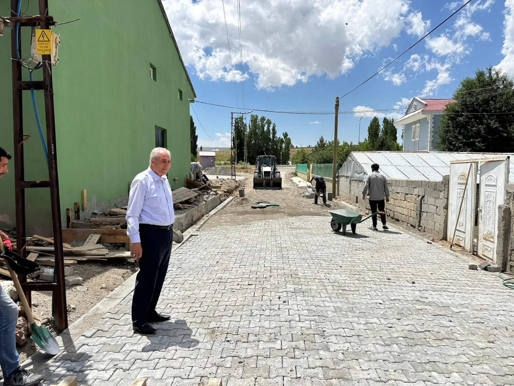Eleşkirt'te yol çalışmaları sürüyor: Müftüselim Mahallesi'nde sona yaklaşıldı