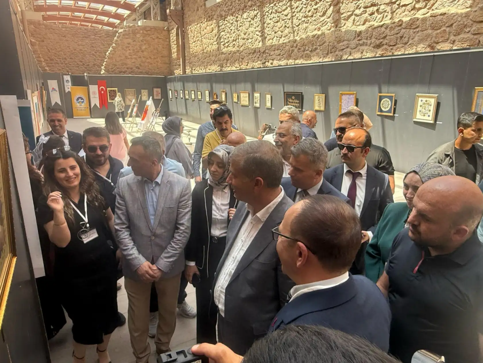 İshak Paşa Sarayı bu kez de sanatseverleri ağırladı: Nur'ul Ayn sergisi beğeni topladı
