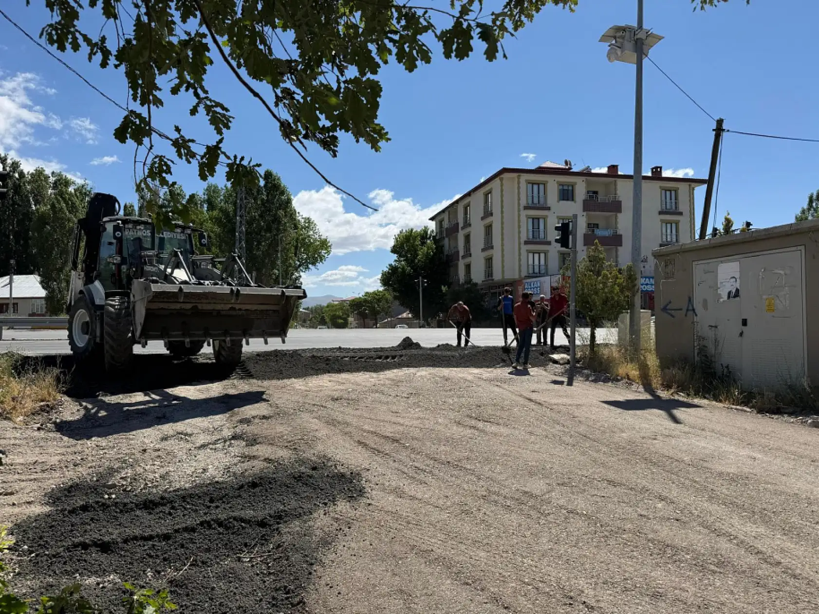 Patnos'ta yol yenileme çalışmaları hız kazandı