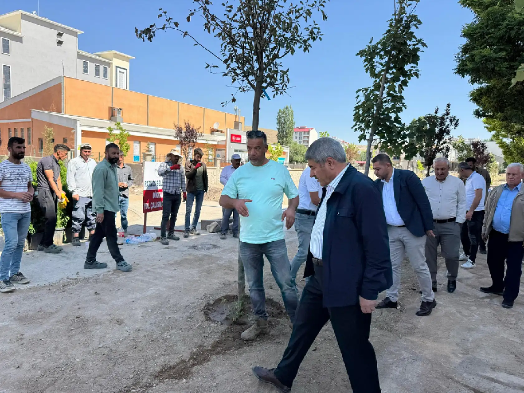 Patnos'ta yeşil alan yatırımları sürüyor