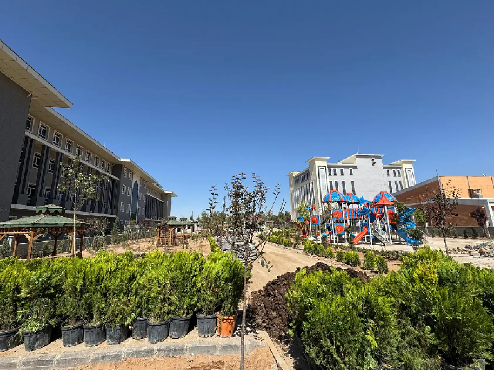 Patnos'ta yeşil alan yatırımları sürüyor