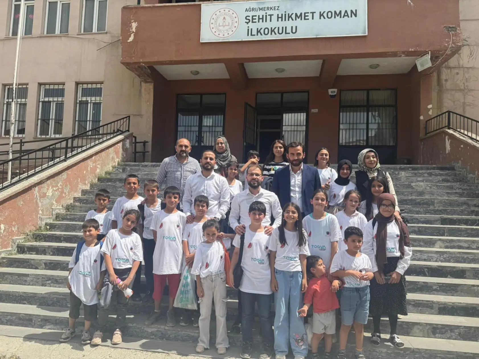 TÜGVA heyeti Ağrı'da gençlerle buluştu, 'boykot' tişörtleriyle Gazze'ye dikkat çekildi!