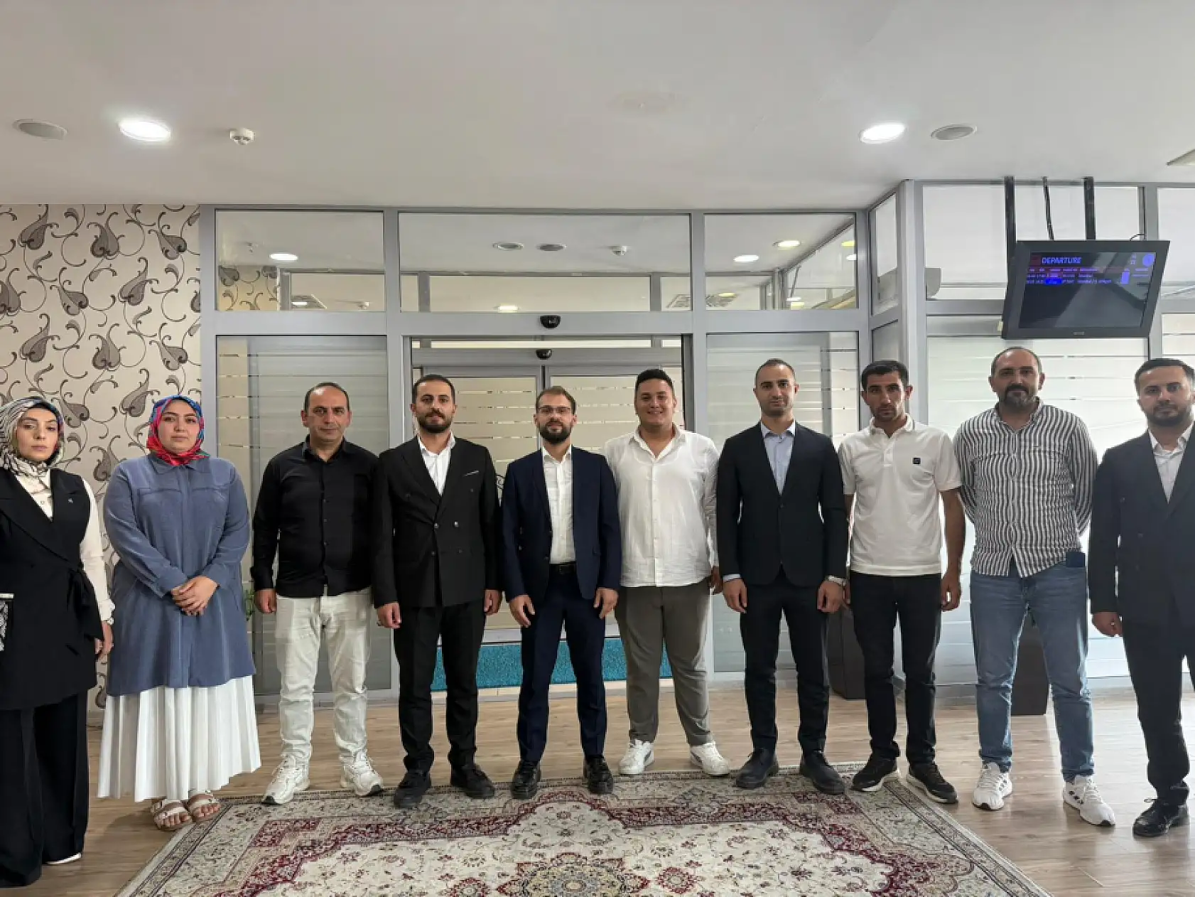 TÜGVA heyeti Ağrı'da gençlerle buluştu, 'boykot' tişörtleriyle Gazze'ye dikkat çekildi!