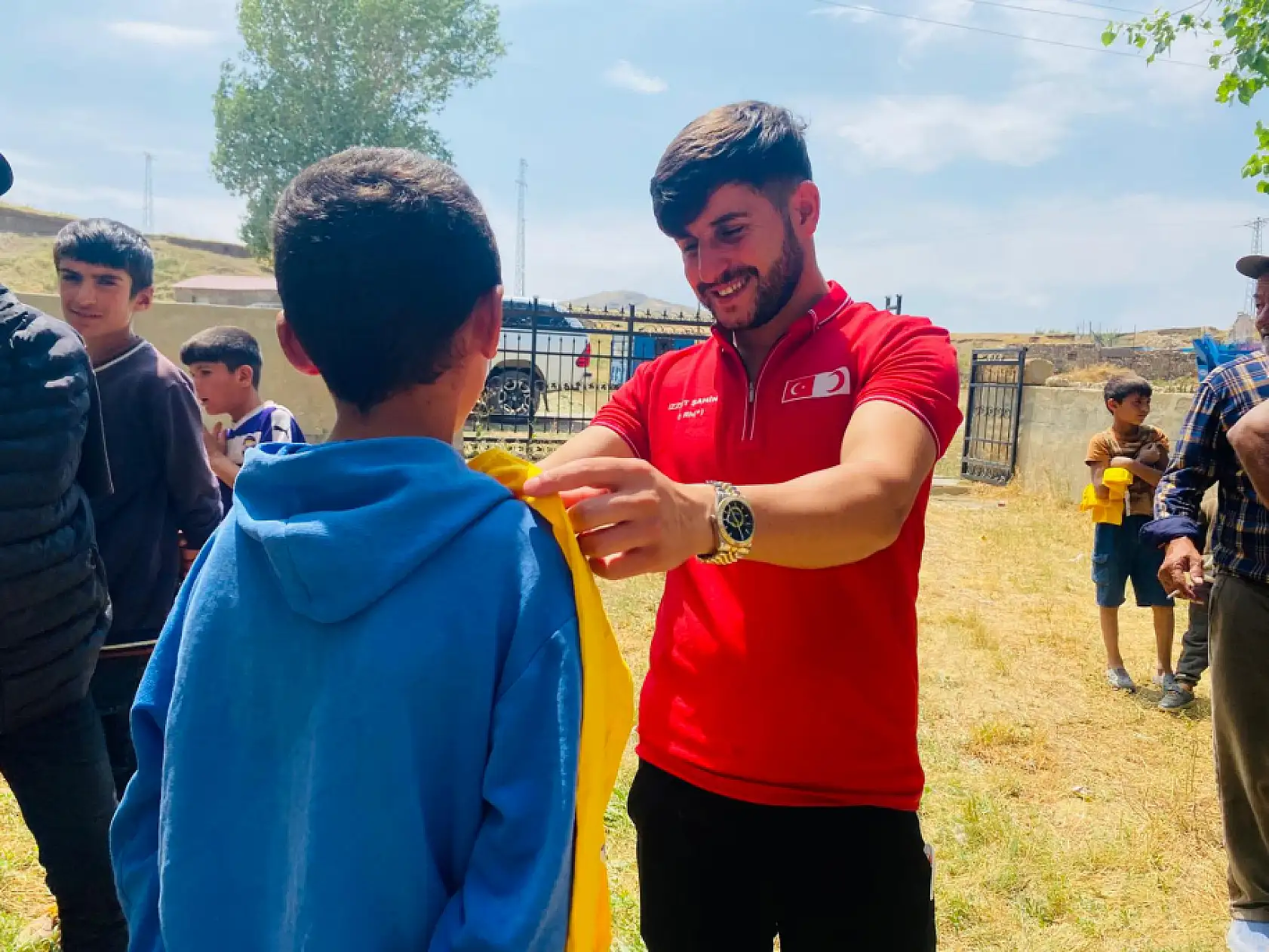 Kızılay'ın Başköy Köyü ziyareti çocukların yüzünü güldürdü