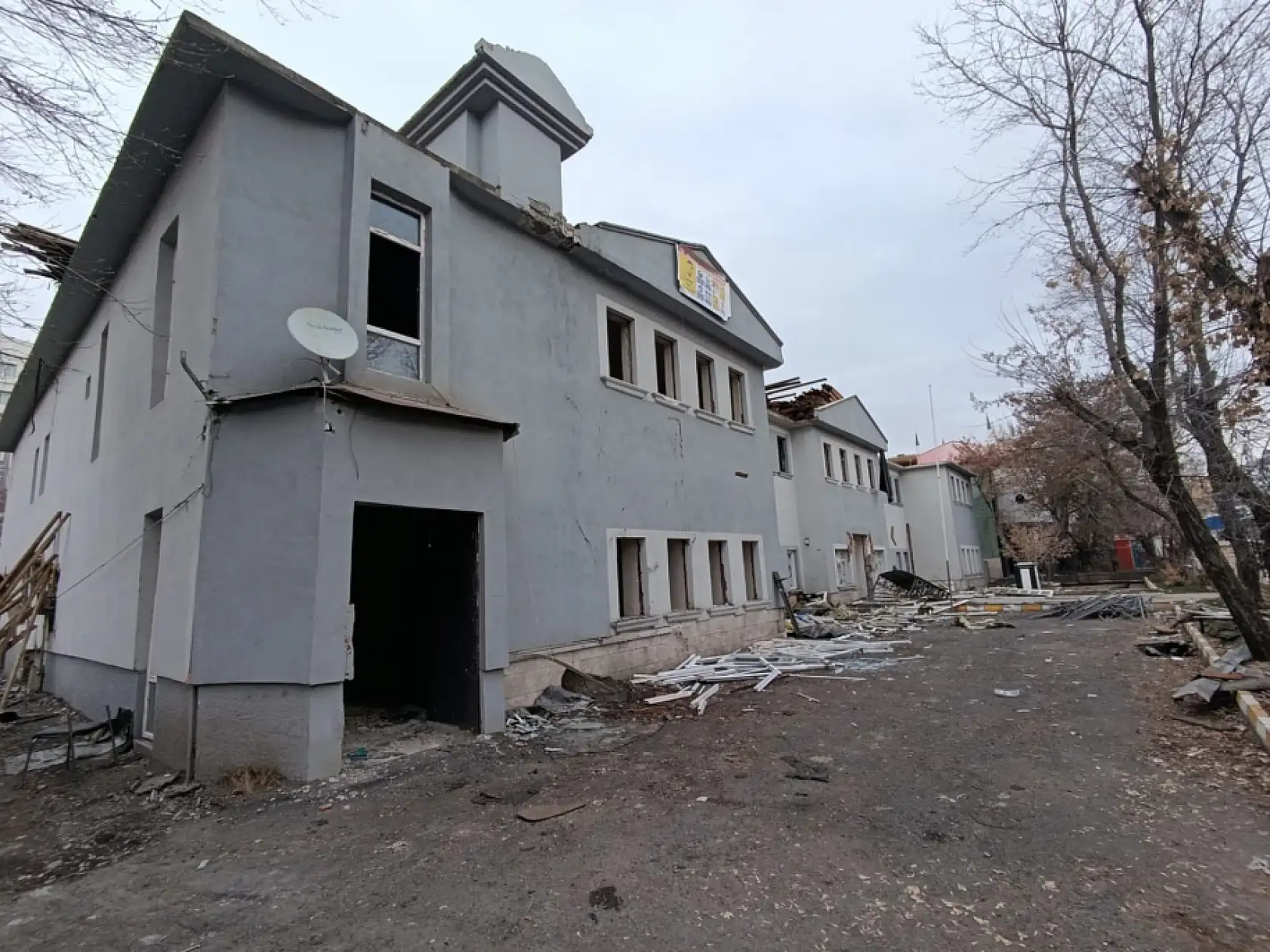 Ağrı'nın en eski okulları yıkılıyor: Şehrin kalbinde çalışmalar başladı