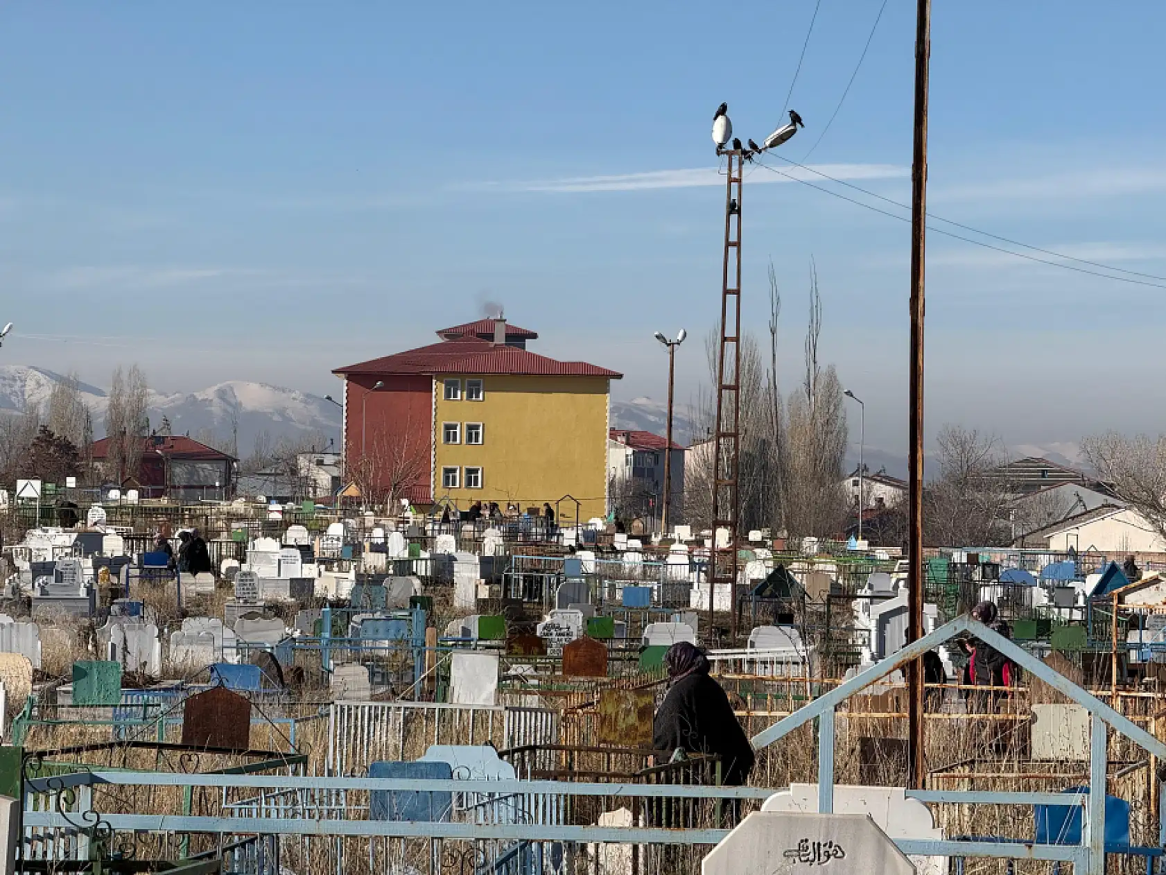 Ağrı'da mezarlık geleneği sessizleşti, merhamet eksilmedi