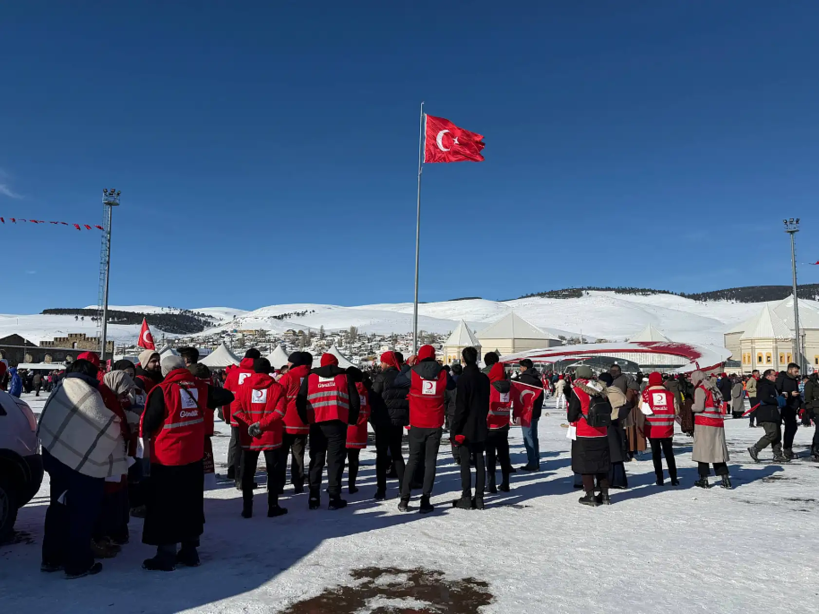 Ağrılı gönüllüler Sarıkamış şehitleri için yürüdü