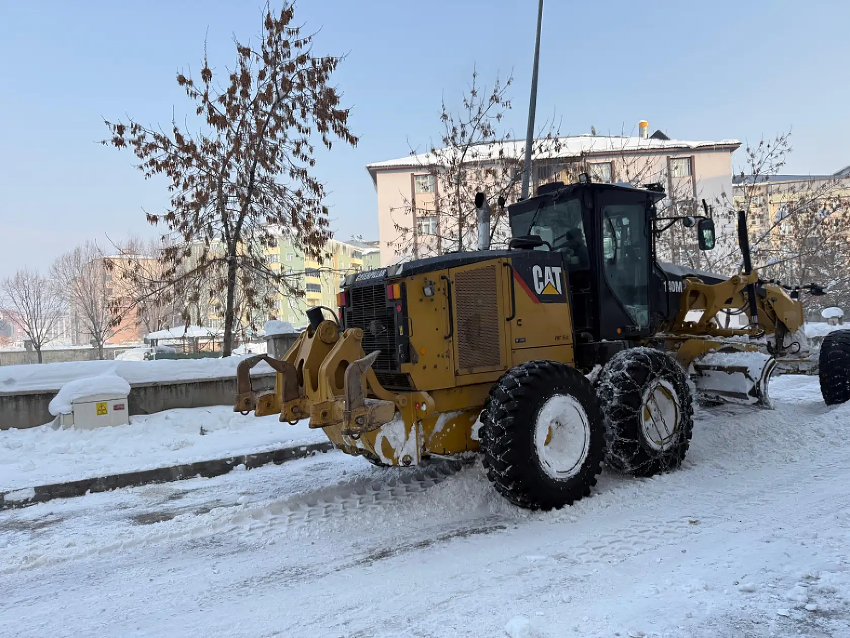 Ağrı'da sokak sokak kar mesaisi