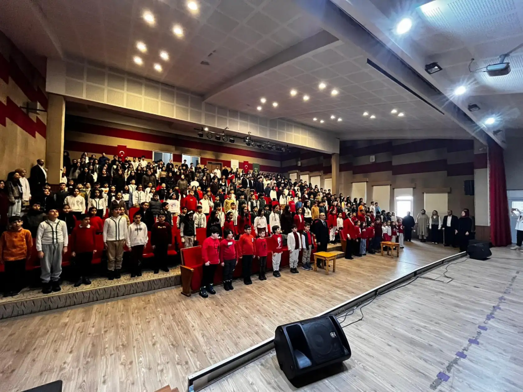 İkinci dönemin ilk dersi bayrak sevgisi oldu