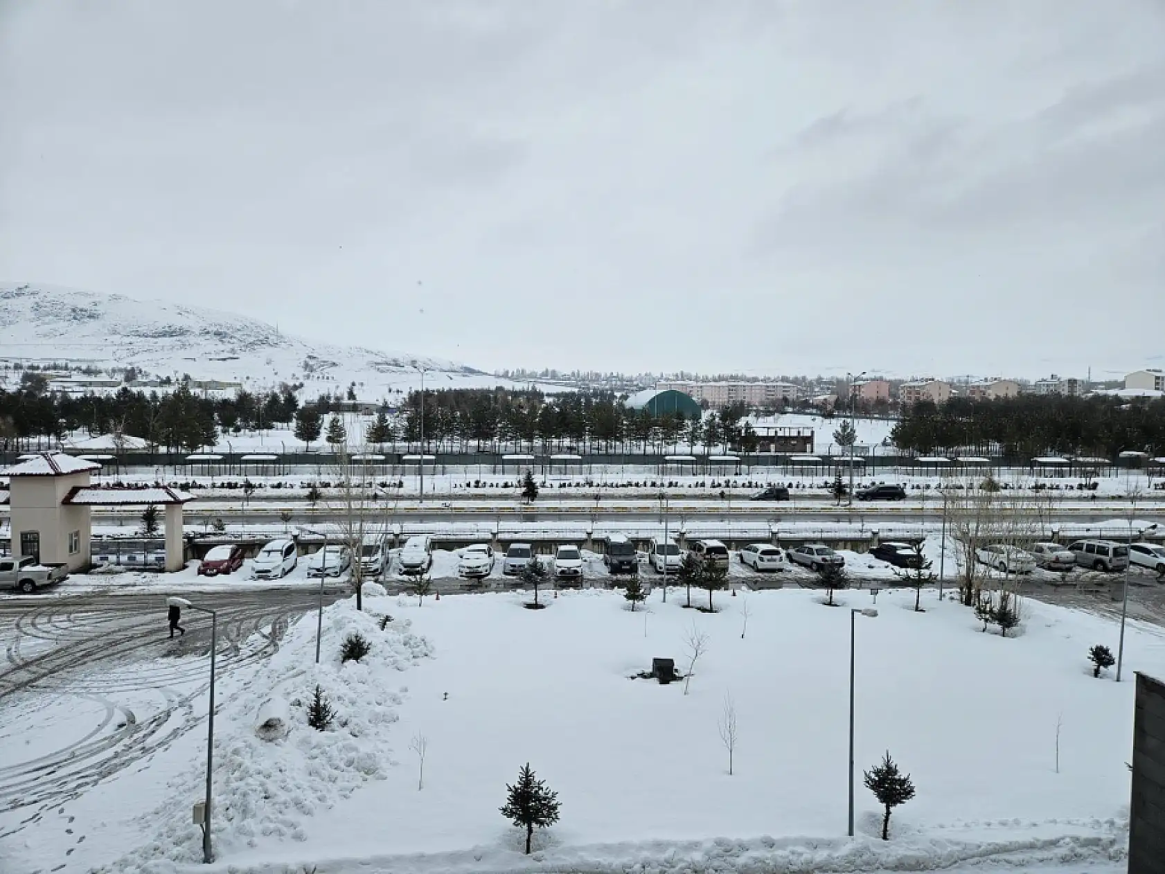 Patnos yeniden beyaza büründü