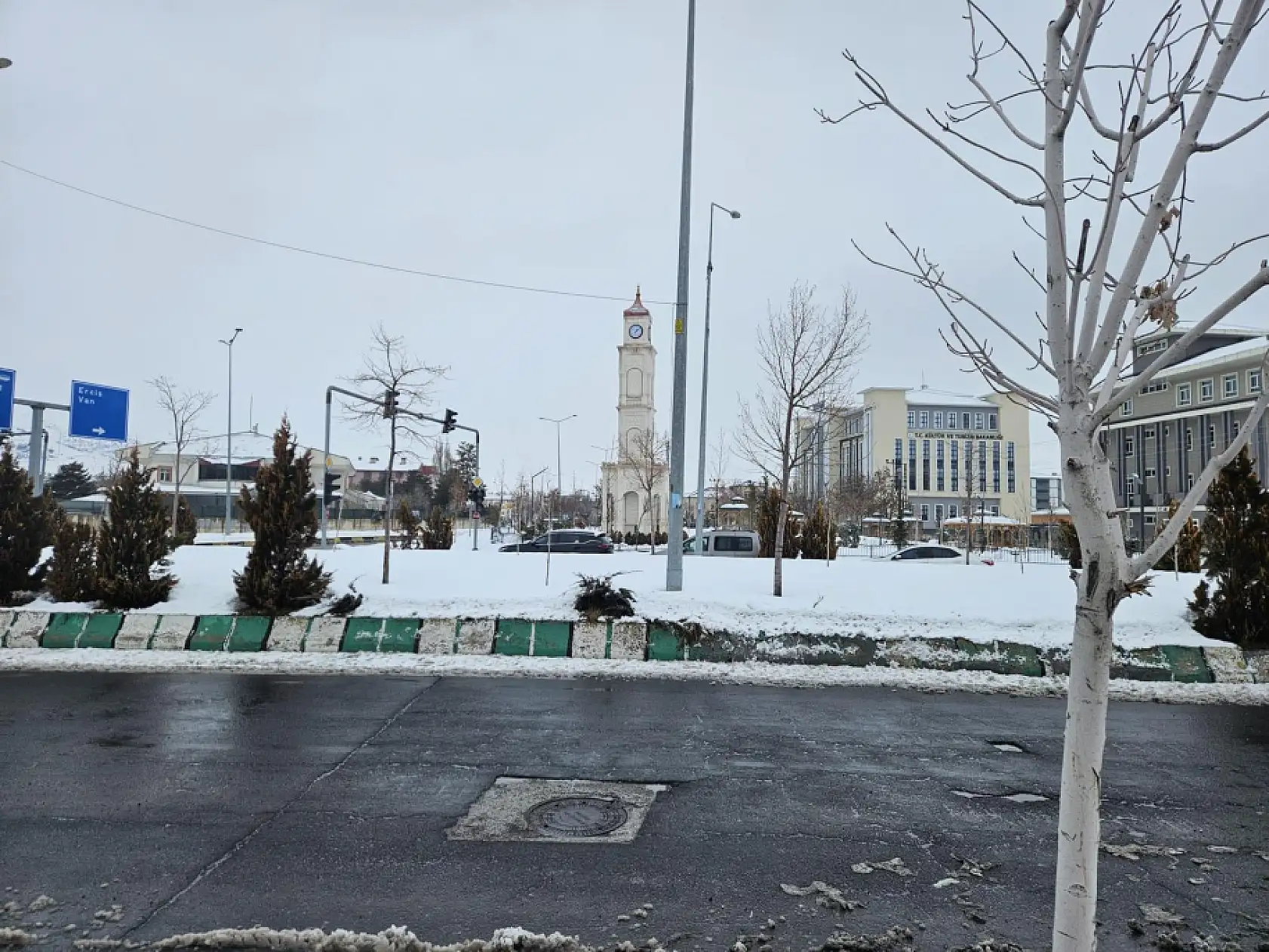 Patnos yeniden beyaza büründü