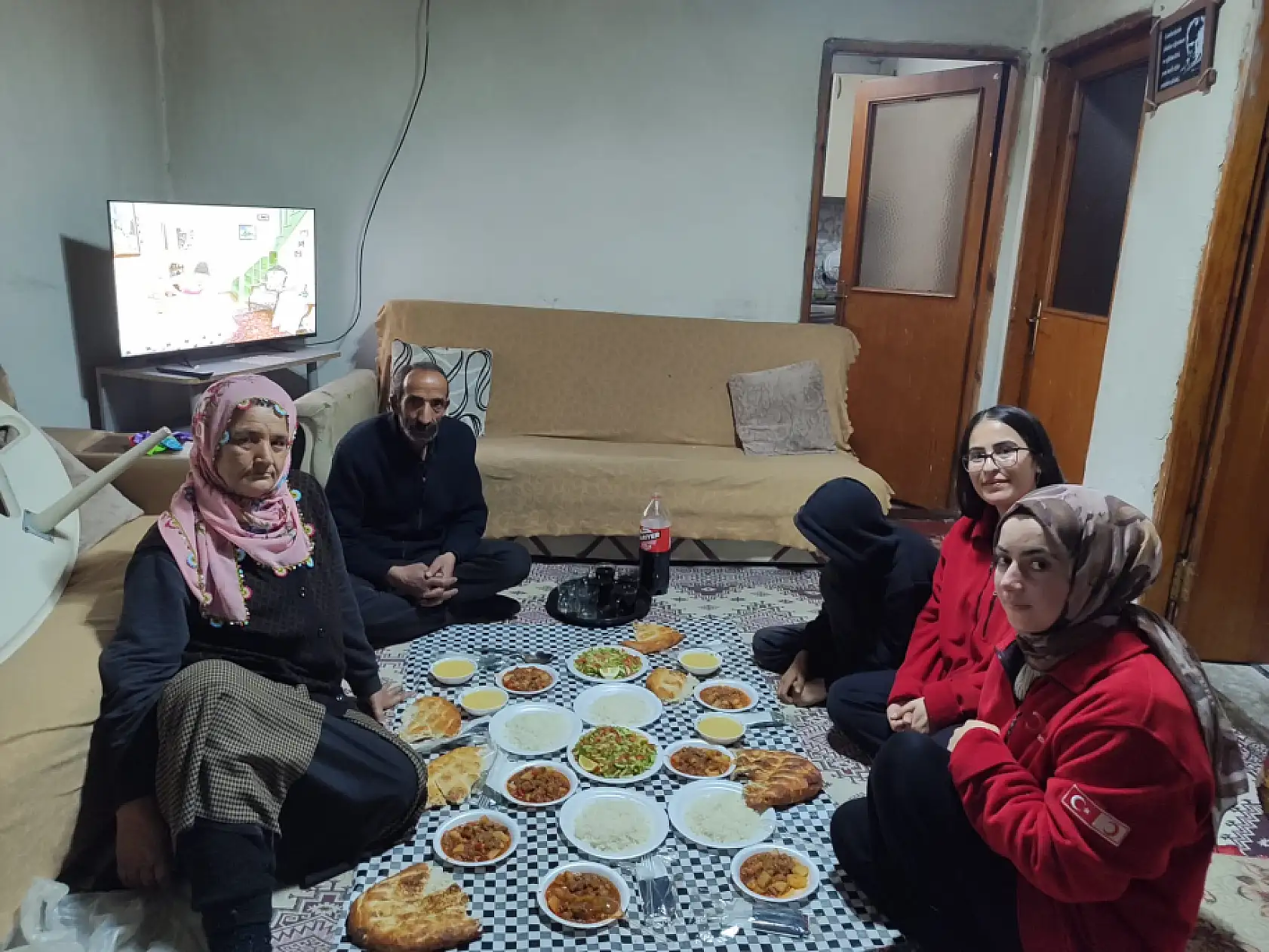 Gençler ve ulu çınarlar aynı sofrada buluşuyor