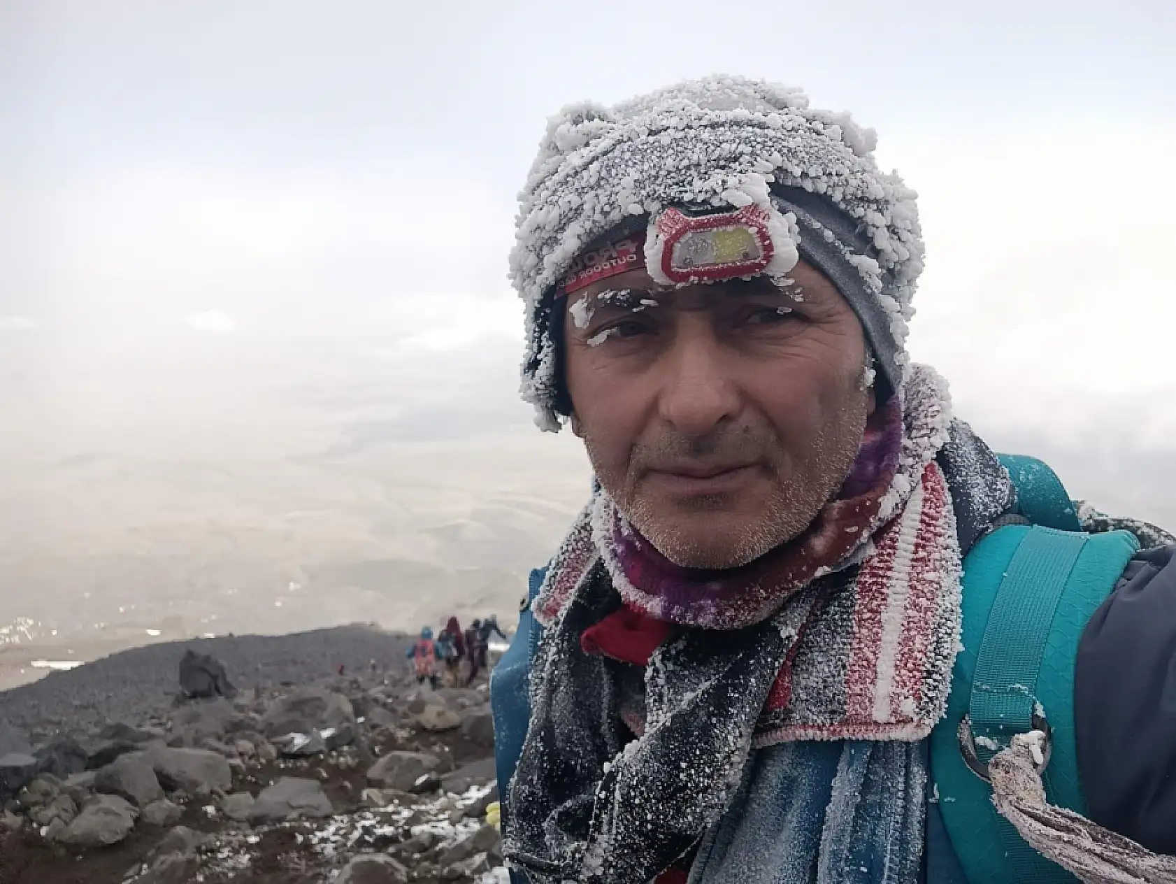 Ağrı Dağı'nda Temmuz sürprizi: Kaşlar kırağı, hava eksi derecede!