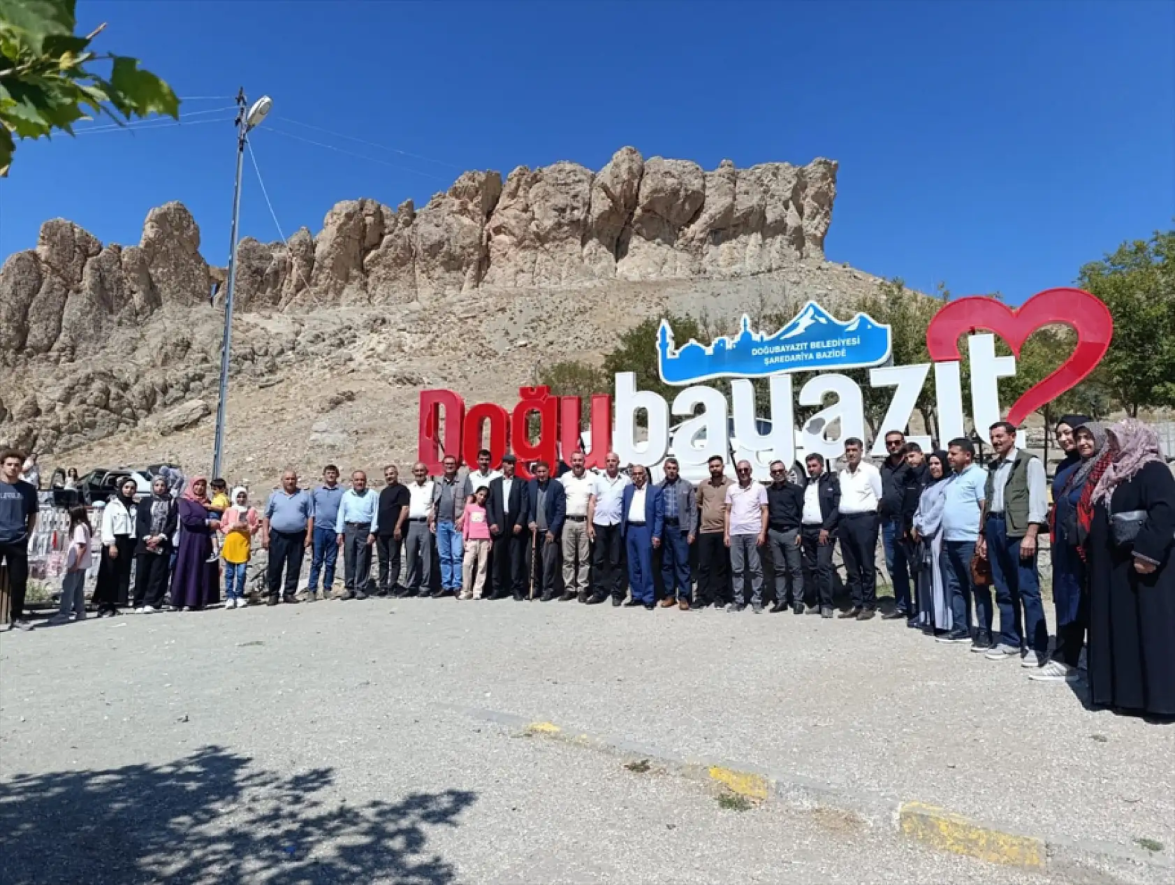 Tutaklı gaziler ve şehit aileleri tarihi mekanları keşfetti