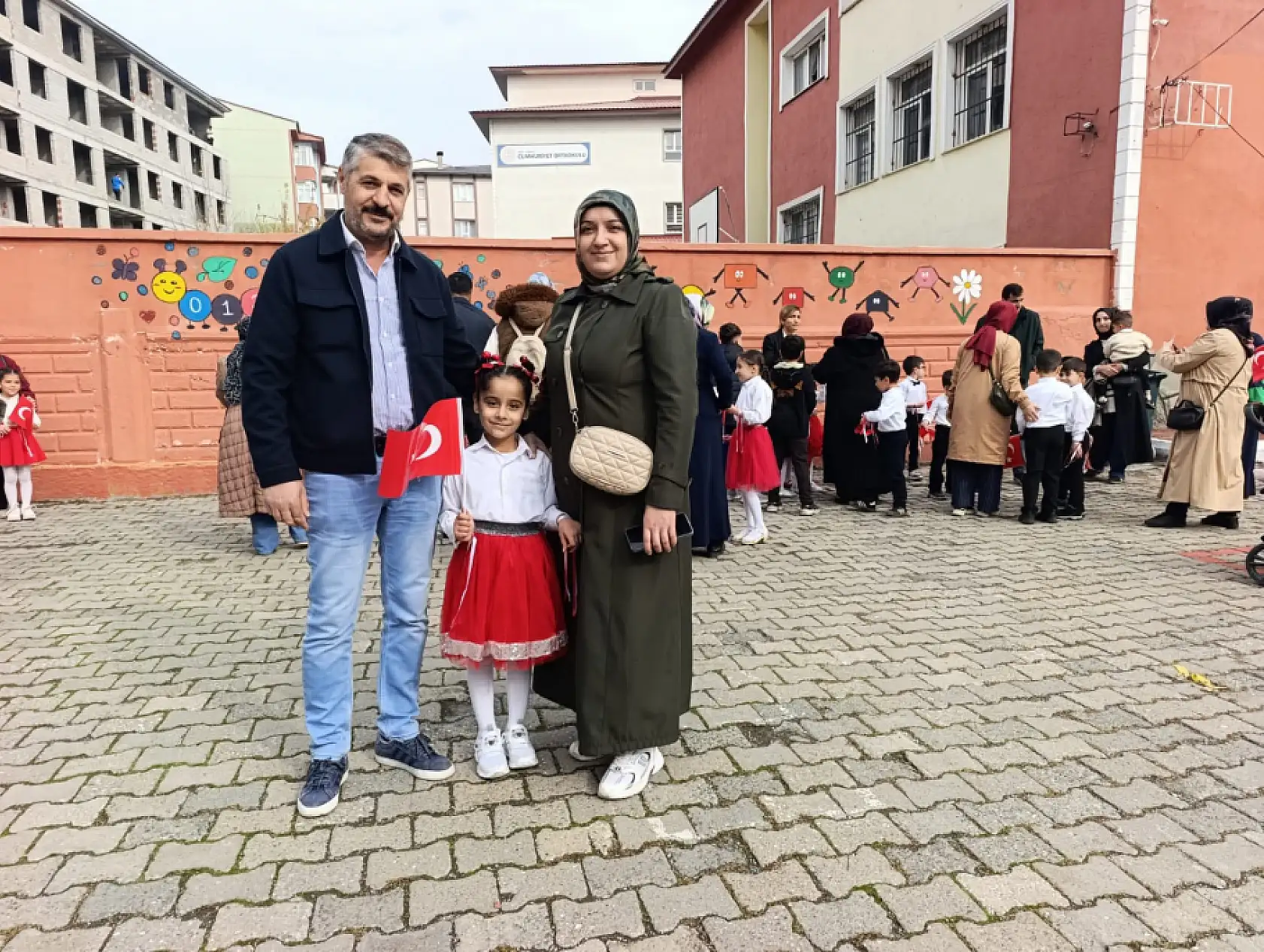Ağrı'da Cumhuriyet Bayramı coşkusu okul bahçelerine taşındı