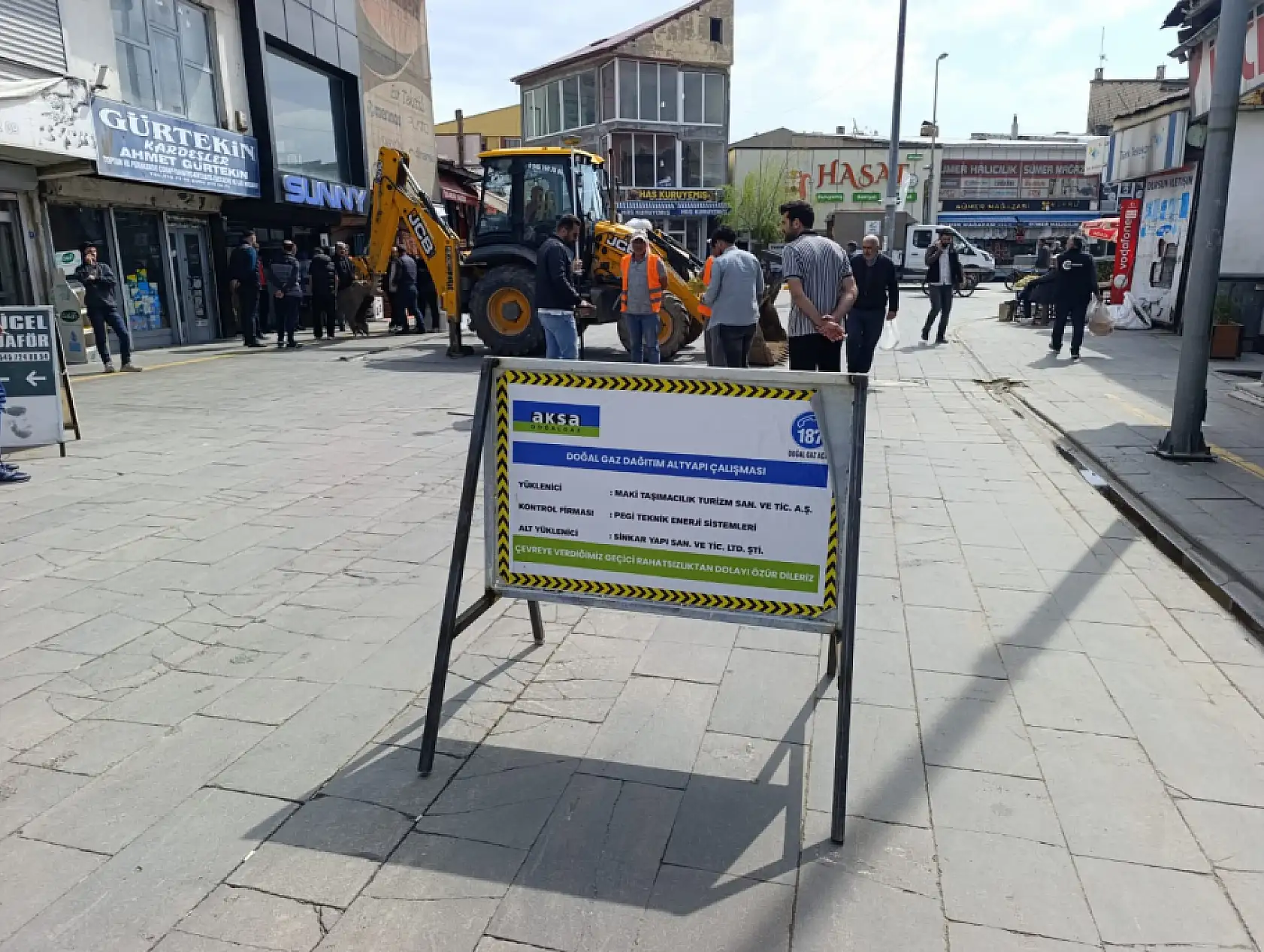 Ağrı'da bayram öncesi doğalgaz çalışması tartışması! Esnaf kazıya izin vermedi