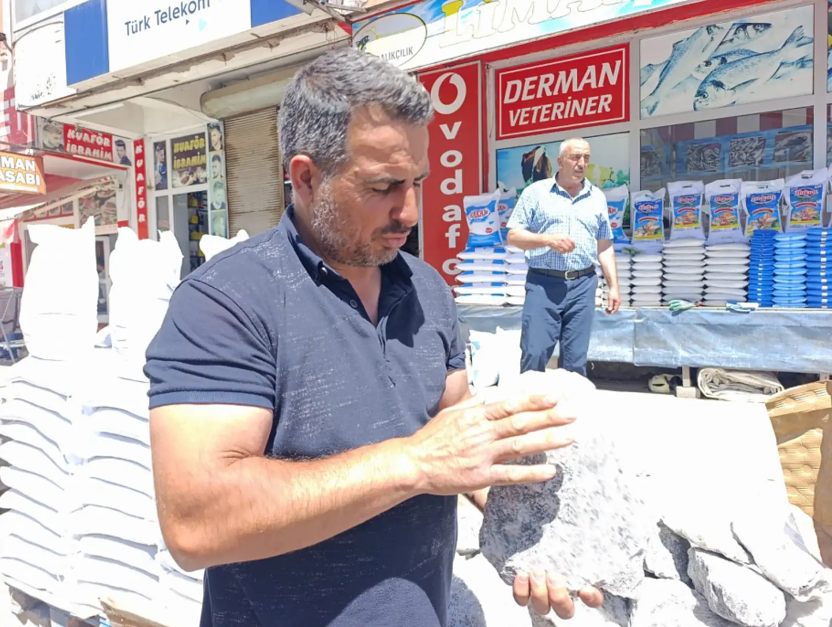 Ağrı'da yaylacıların vazgeçilmezi kaya tuzuna yoğun ilgi