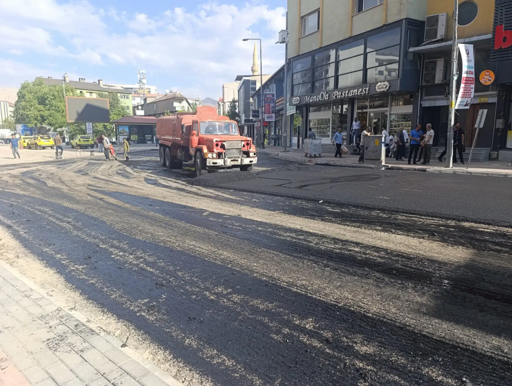 Doğubayazıt'ın işlek güzergâhında asfalt çalışması