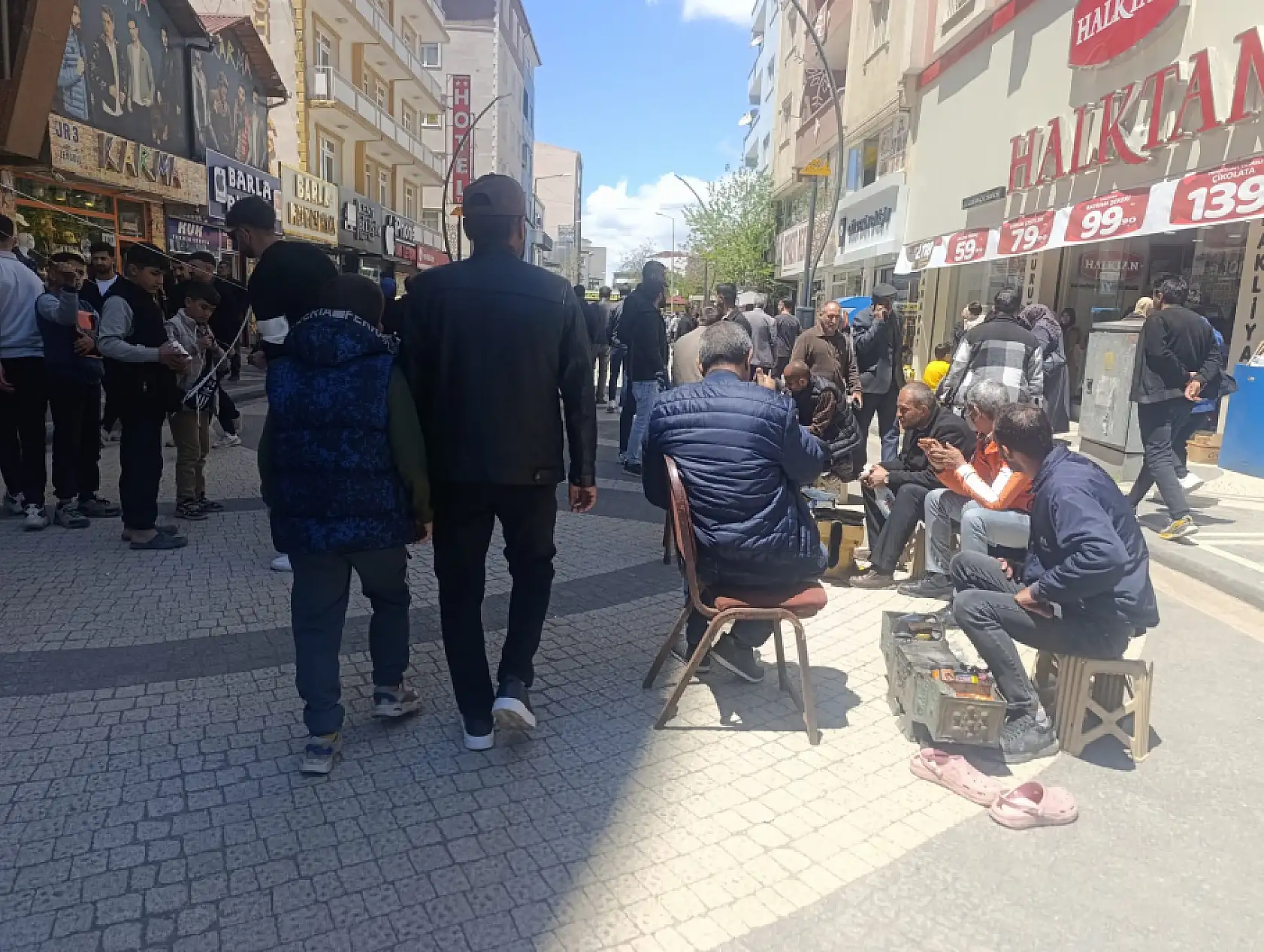Doğubayazıt'ta bayram hareketliliği cadde ve sokaklara taştı